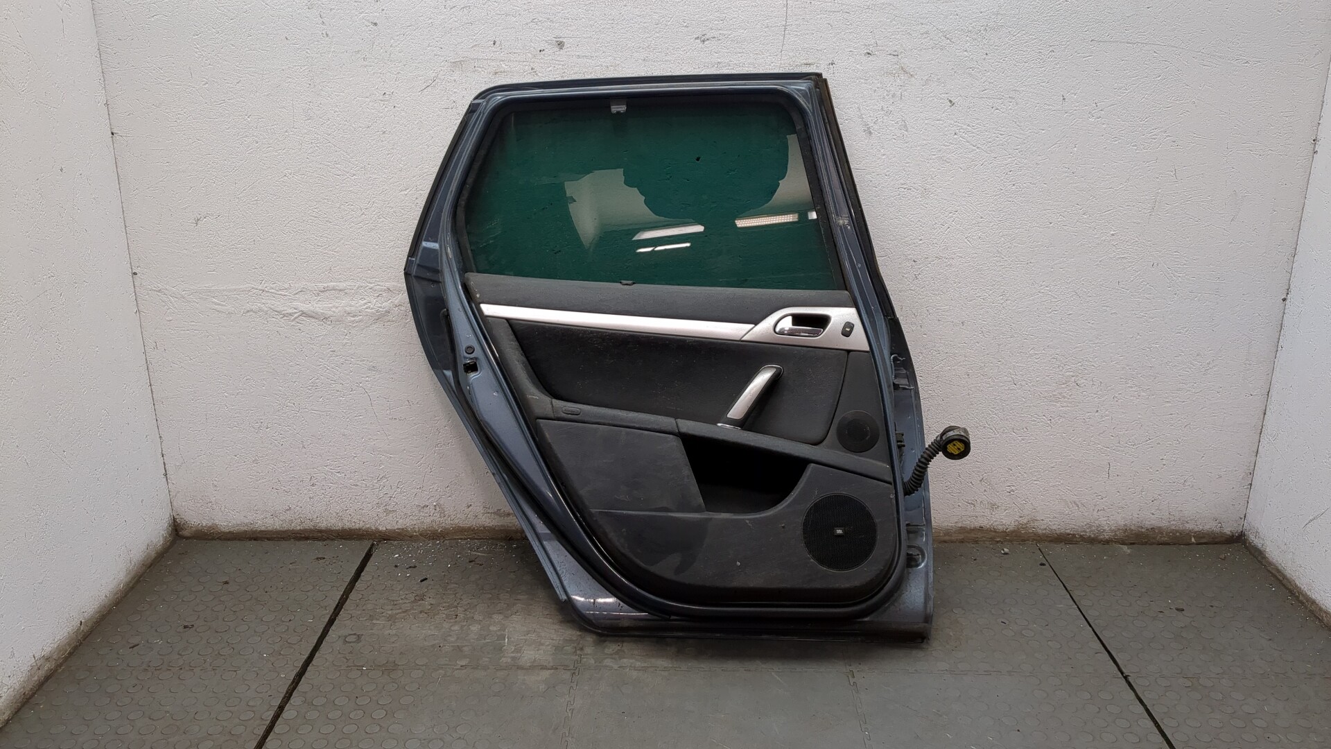Дверь задняя левая