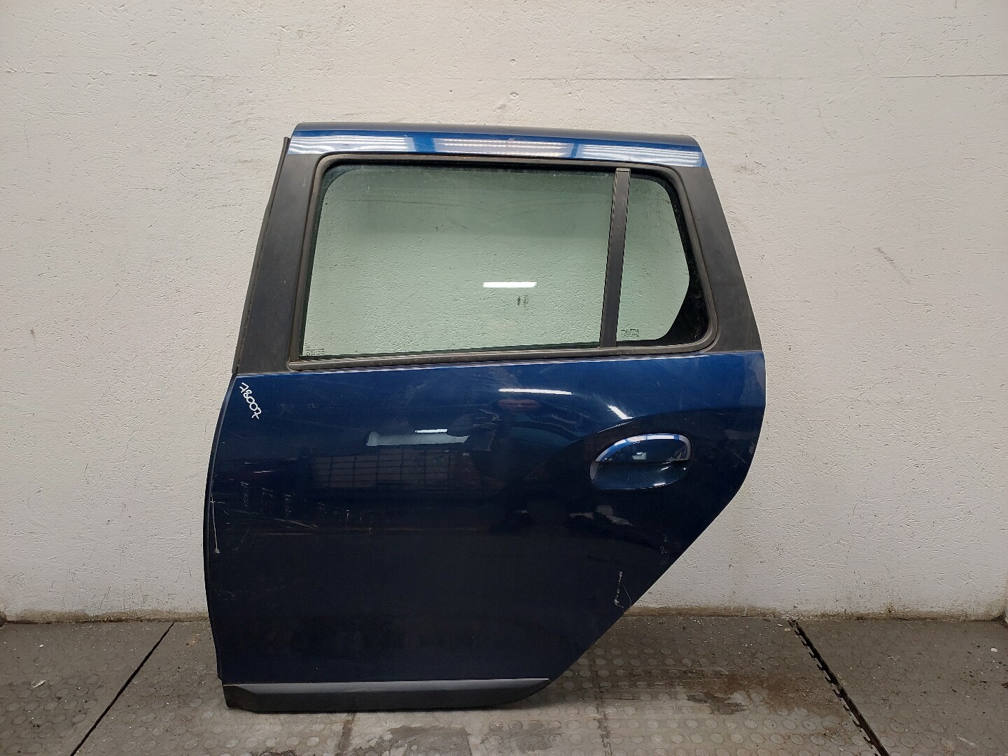 Дверь задняя левая