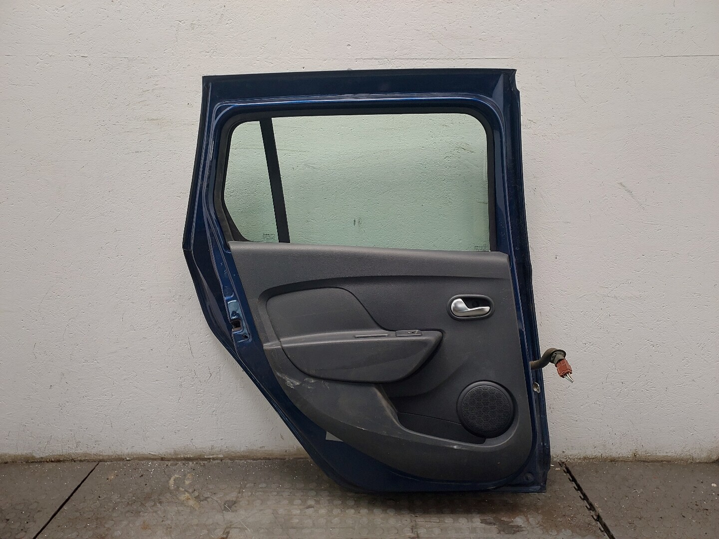 Дверь задняя левая