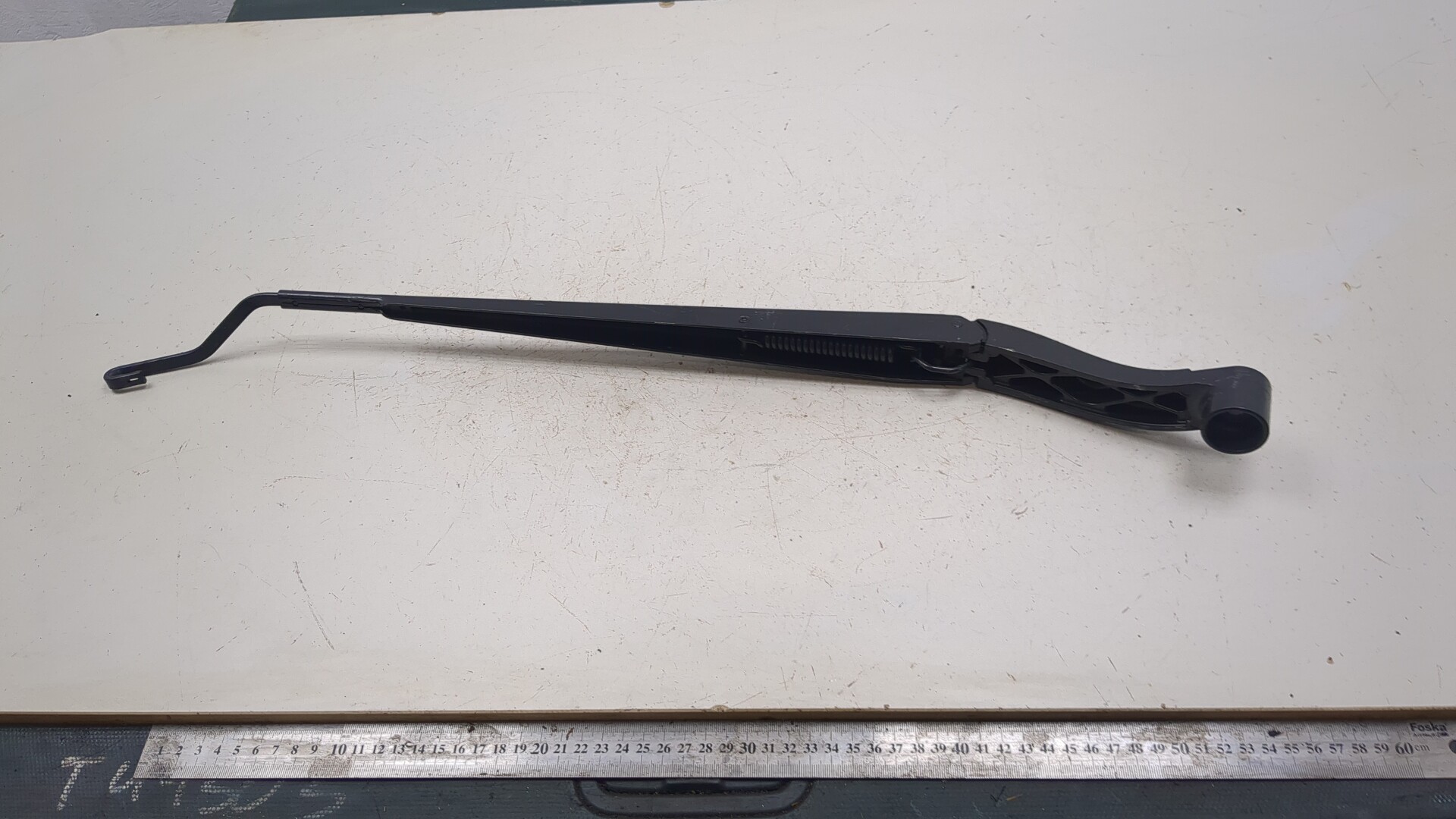 Поводок стеклоочистителя передний правый