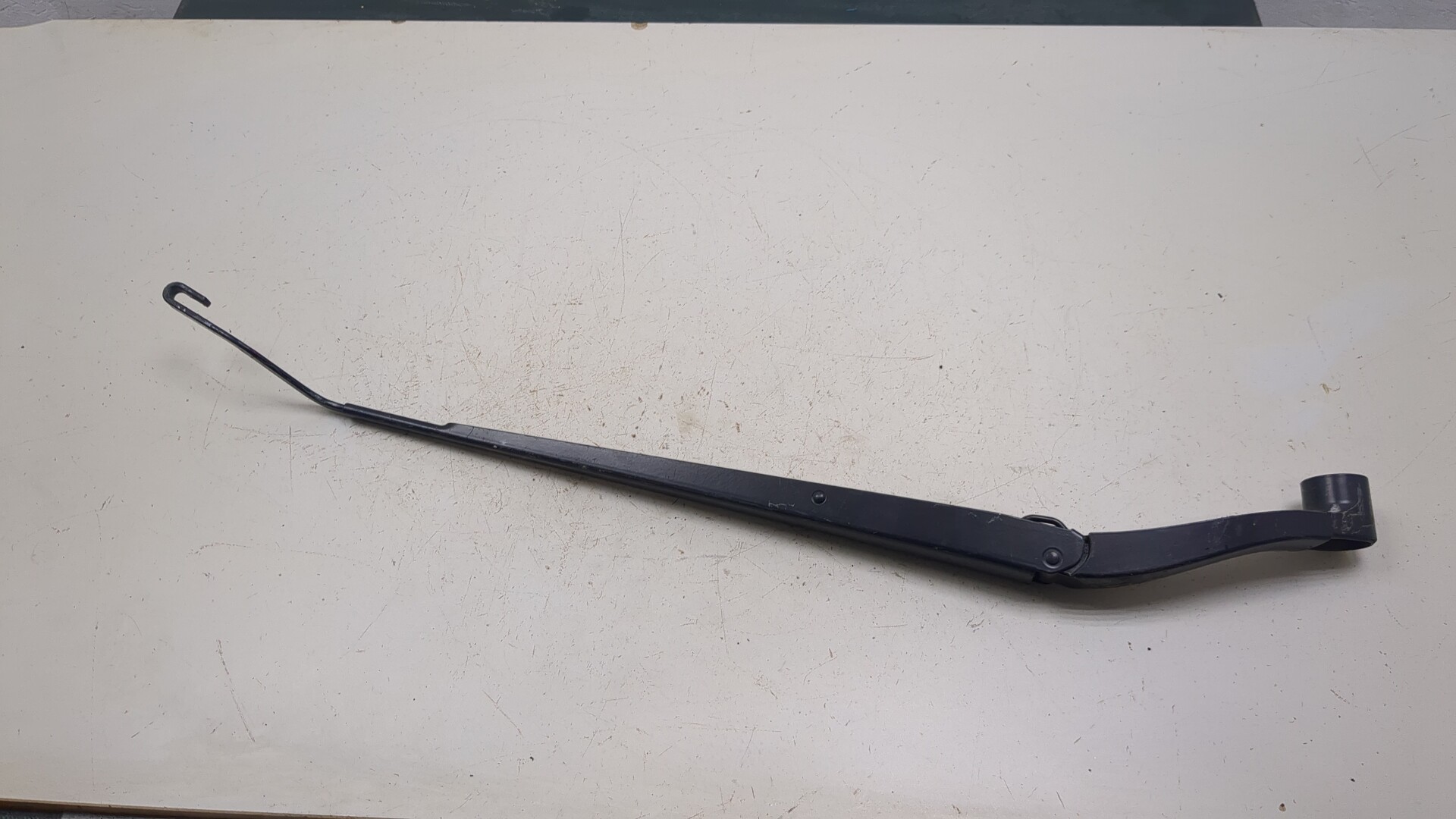 Поводок стеклоочистителя передний правый