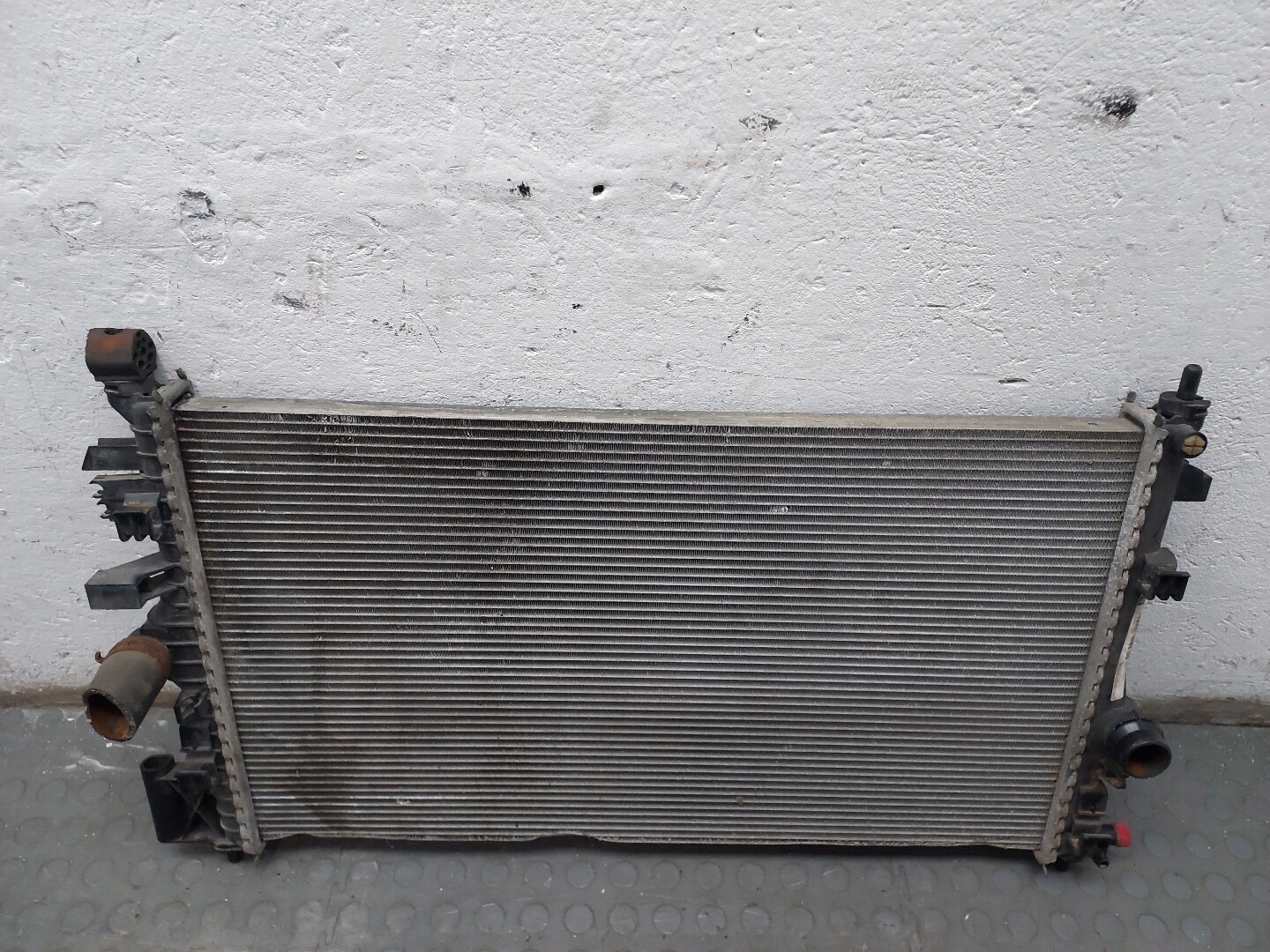 Радиатор охлаждения двигателя основной