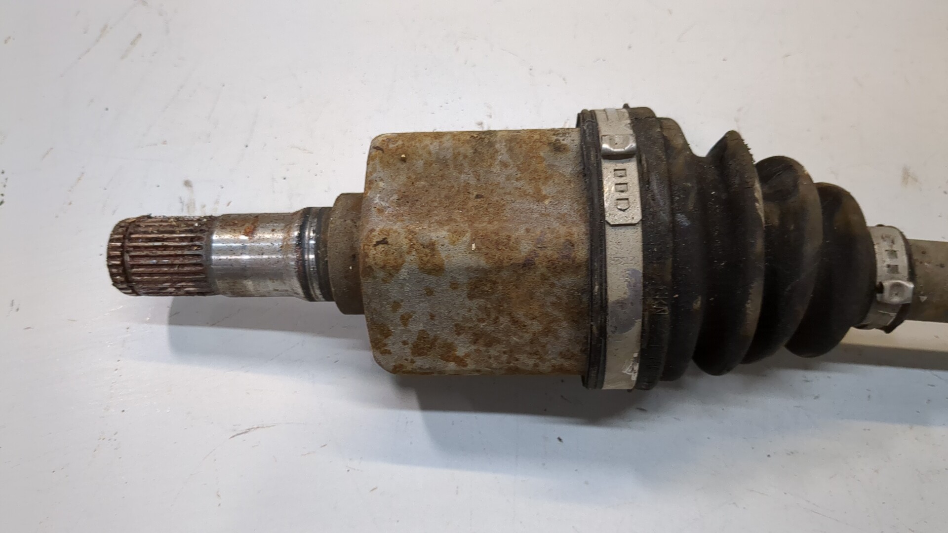 Полуось передняя левая