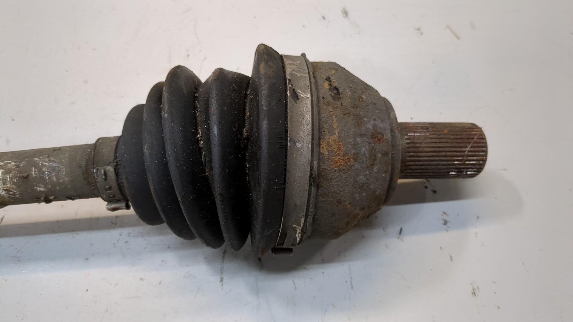 Полуось передняя левая