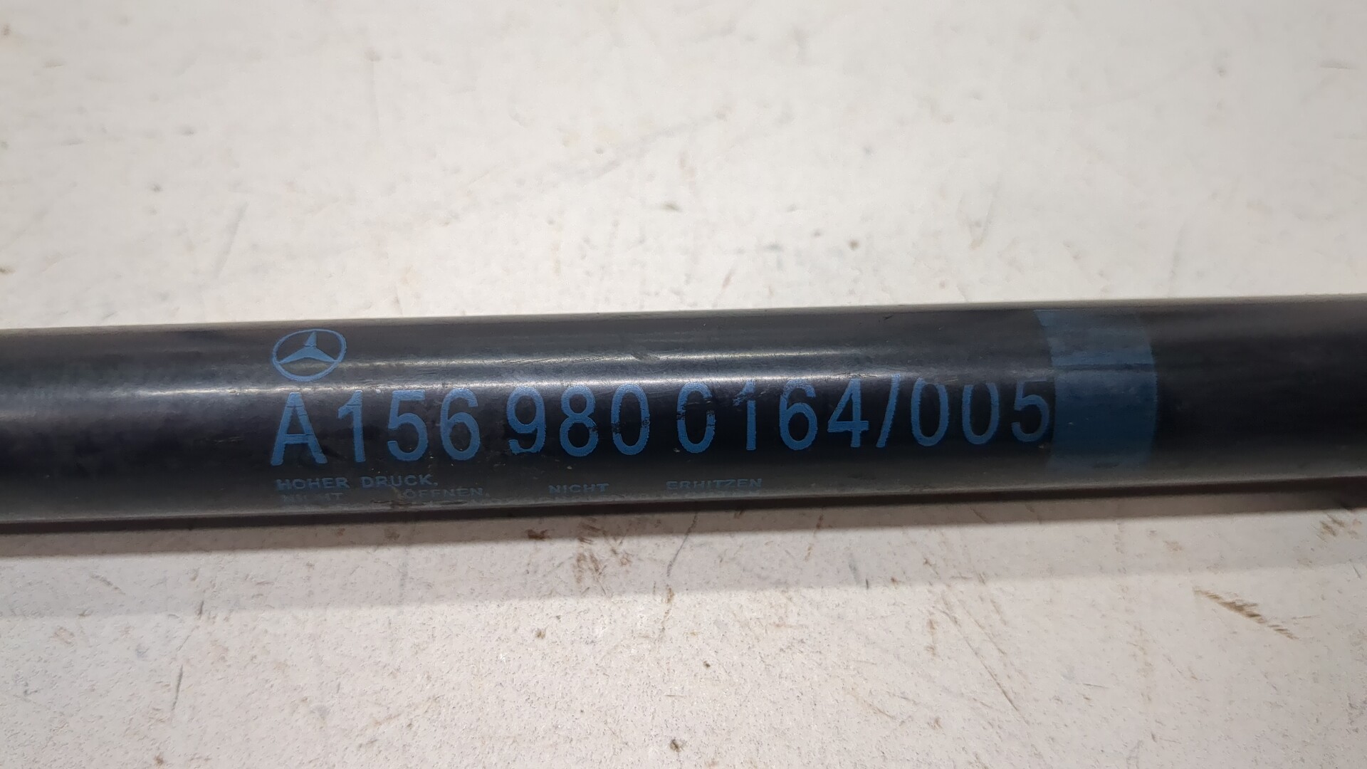 Амортизатор крышки багажника