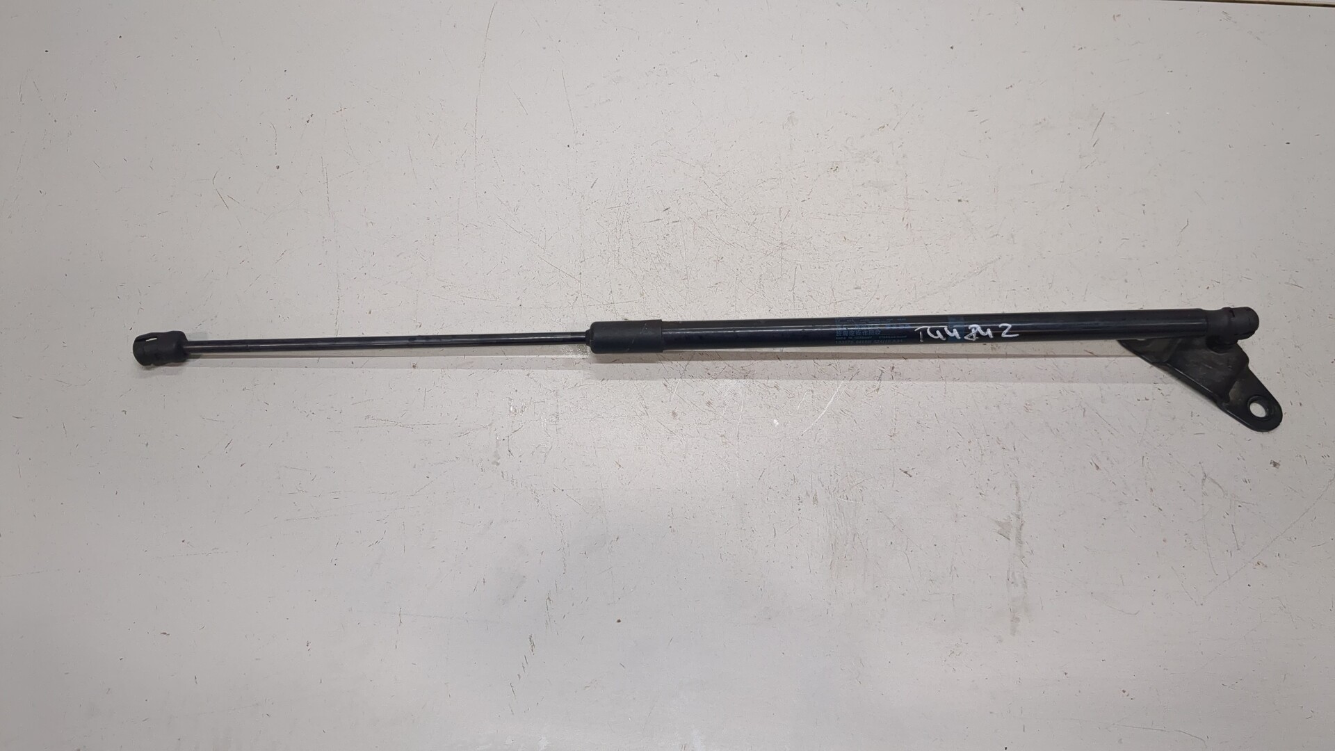 Амортизатор крышки багажника