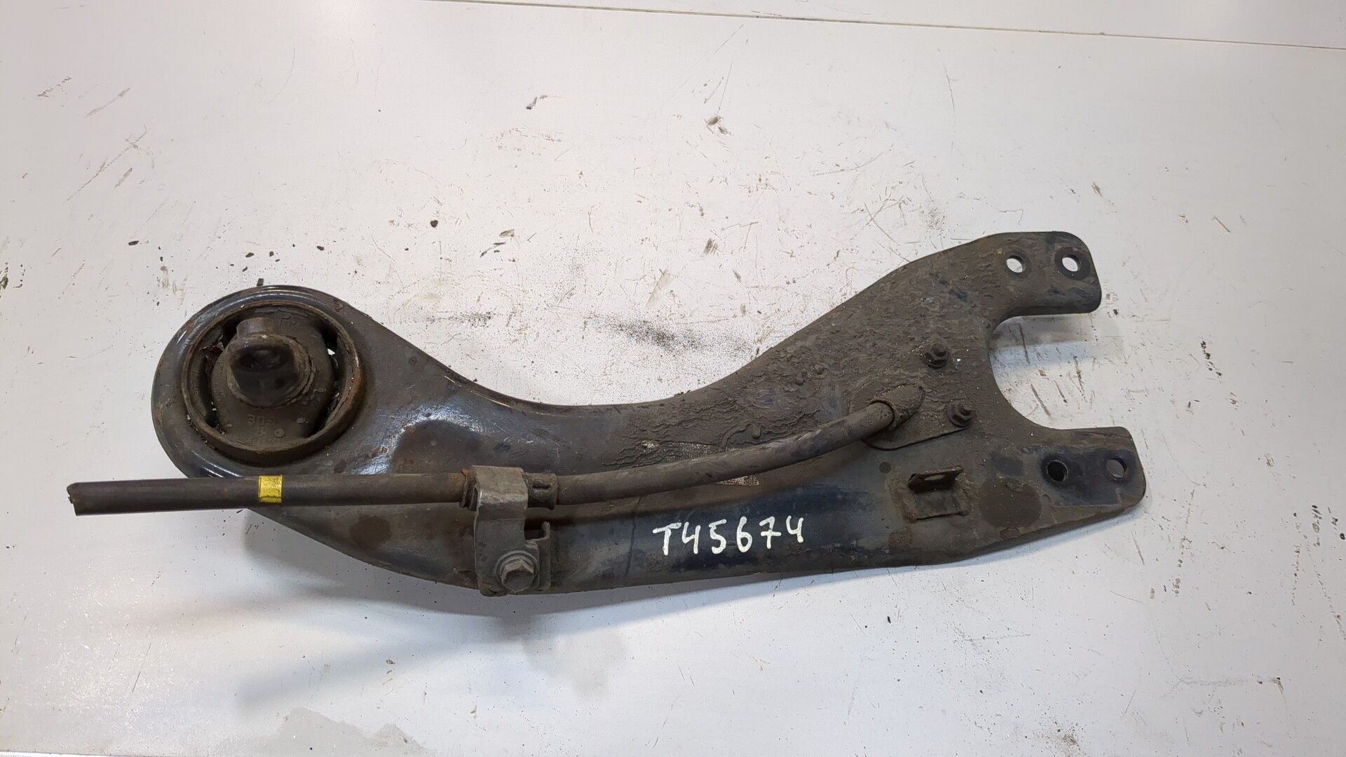 Рычаг задний правый