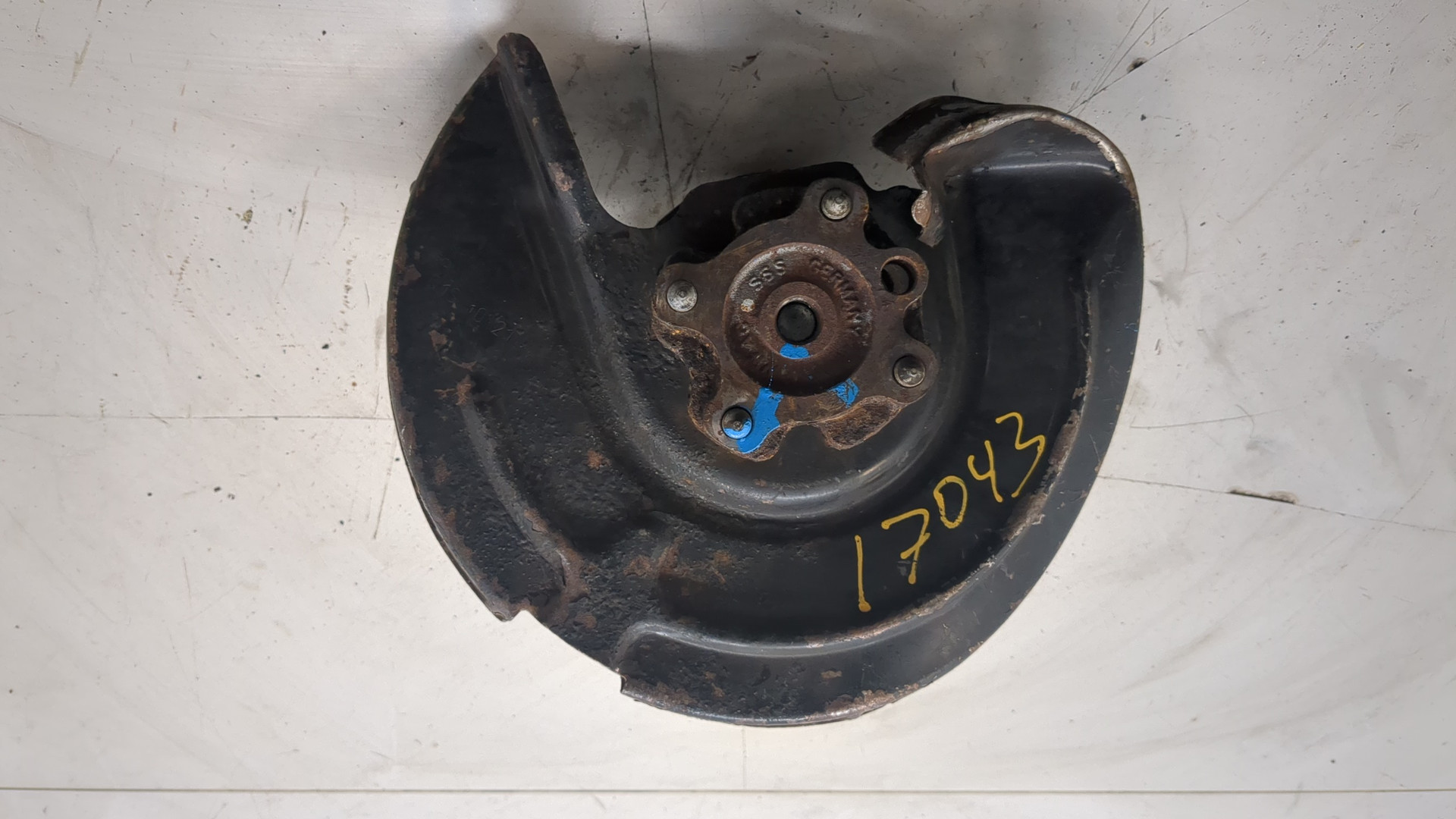 Кулак поворотный задний правый