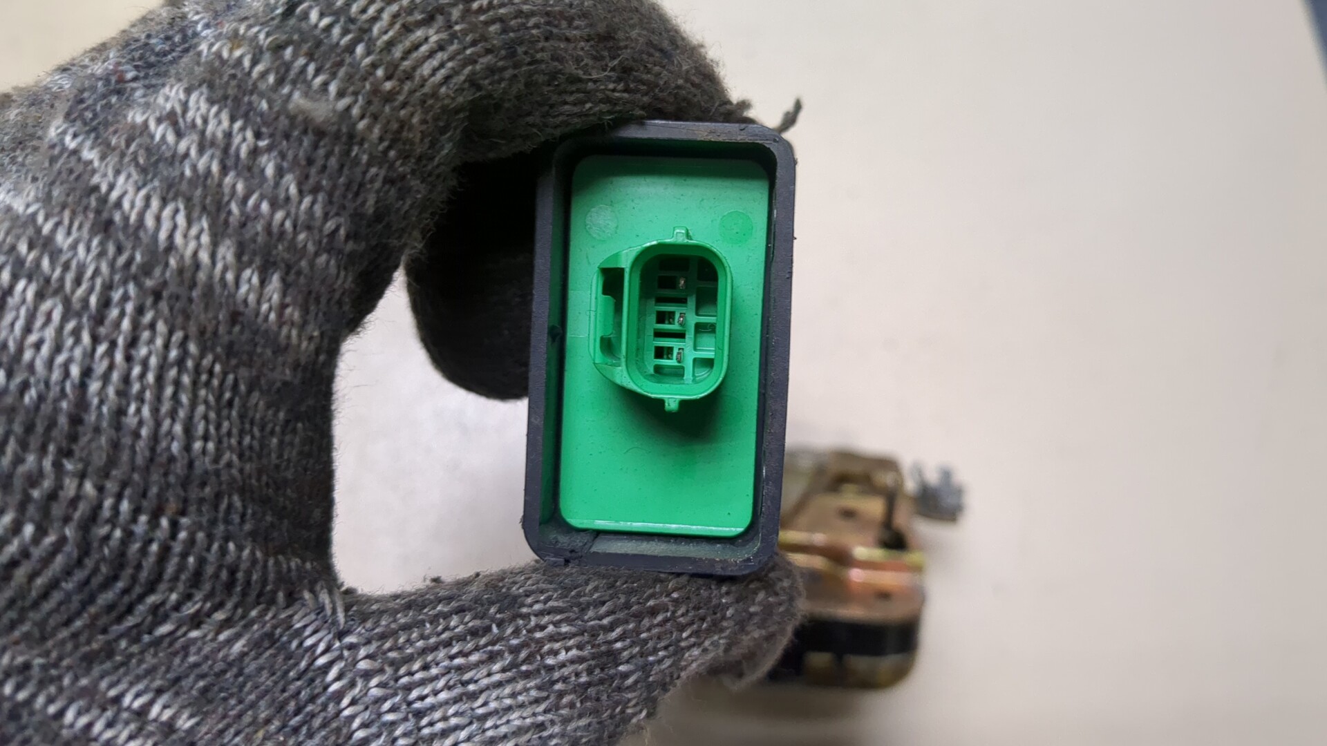 Замок двери задней левой