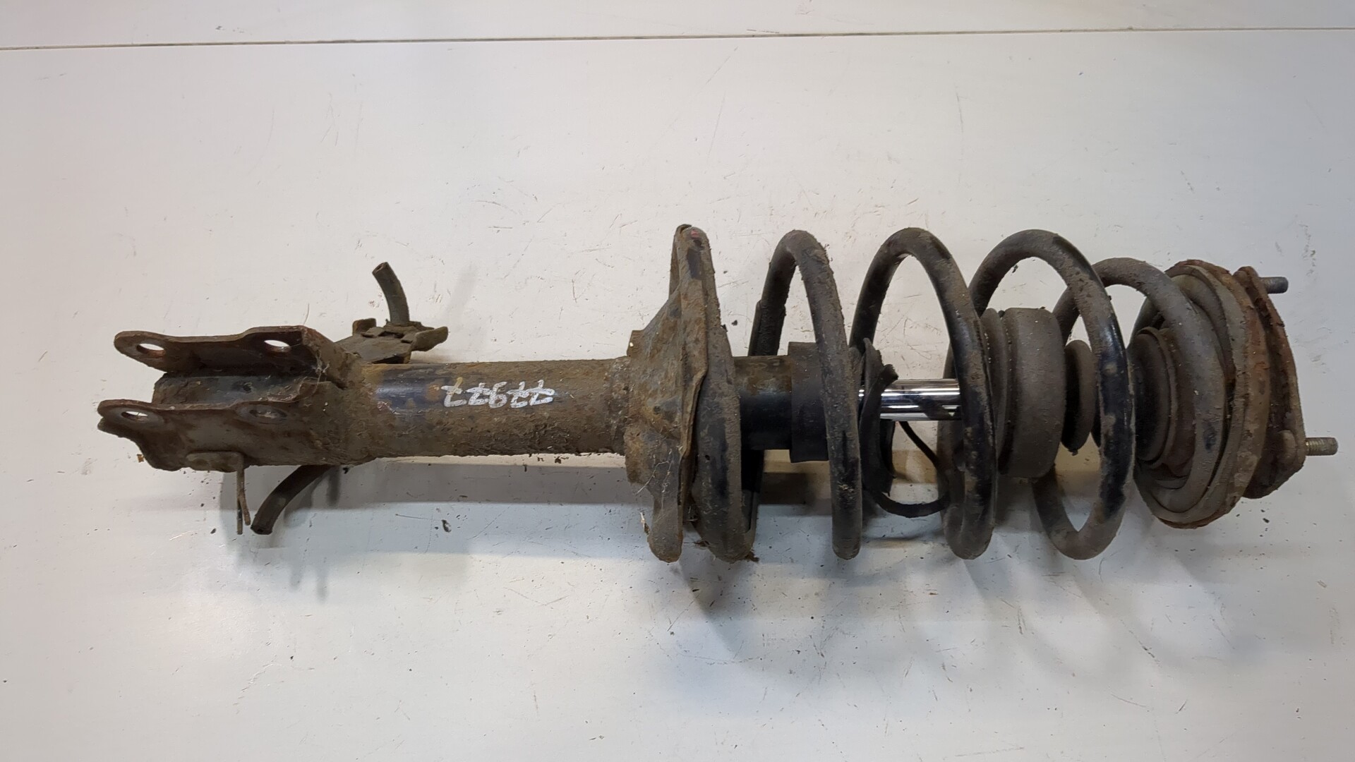 Амортизатор передний левый