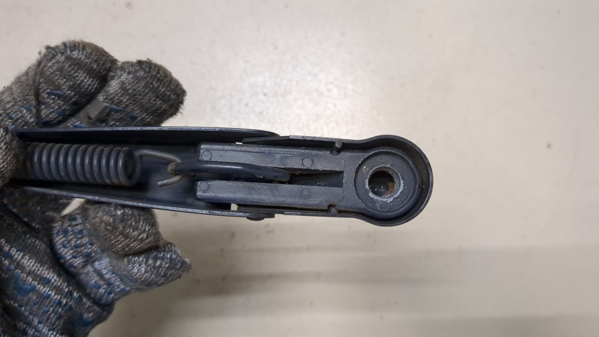 Поводок стеклоочистителя заднего