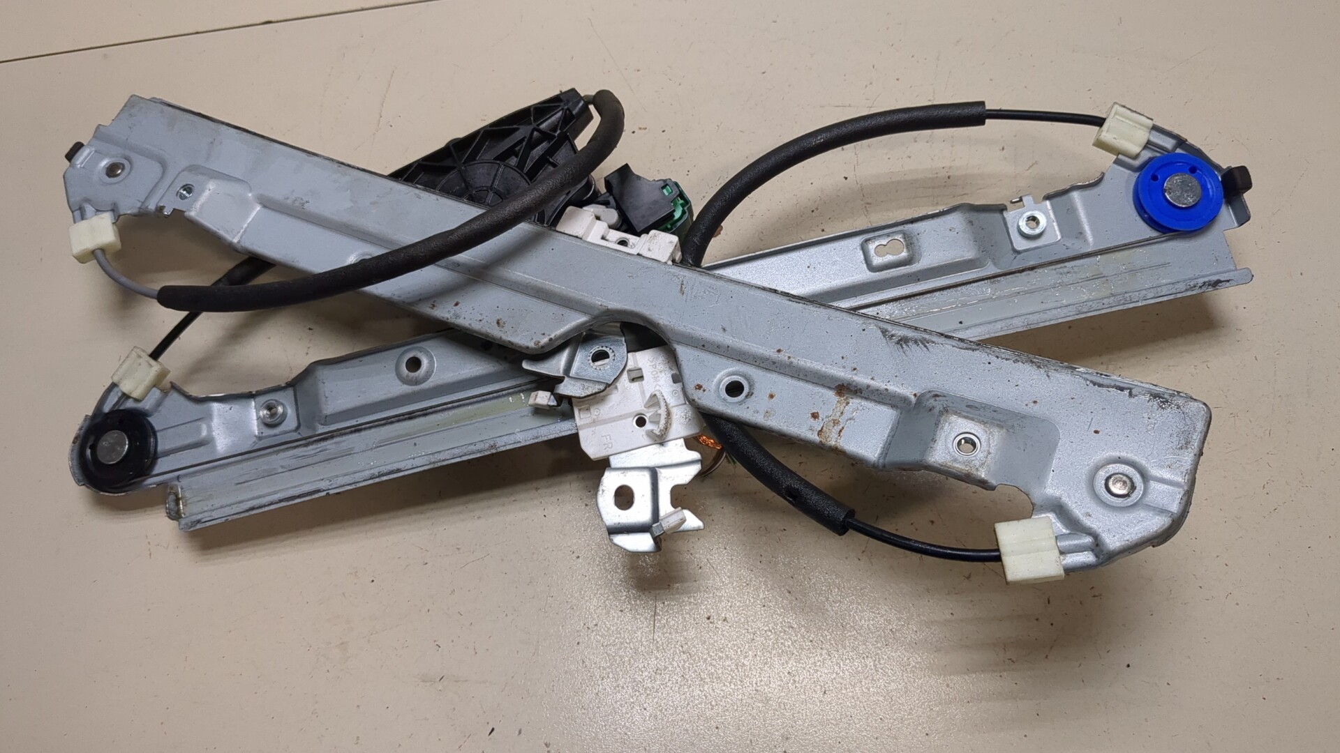 Стеклоподъемник электр. передний правый