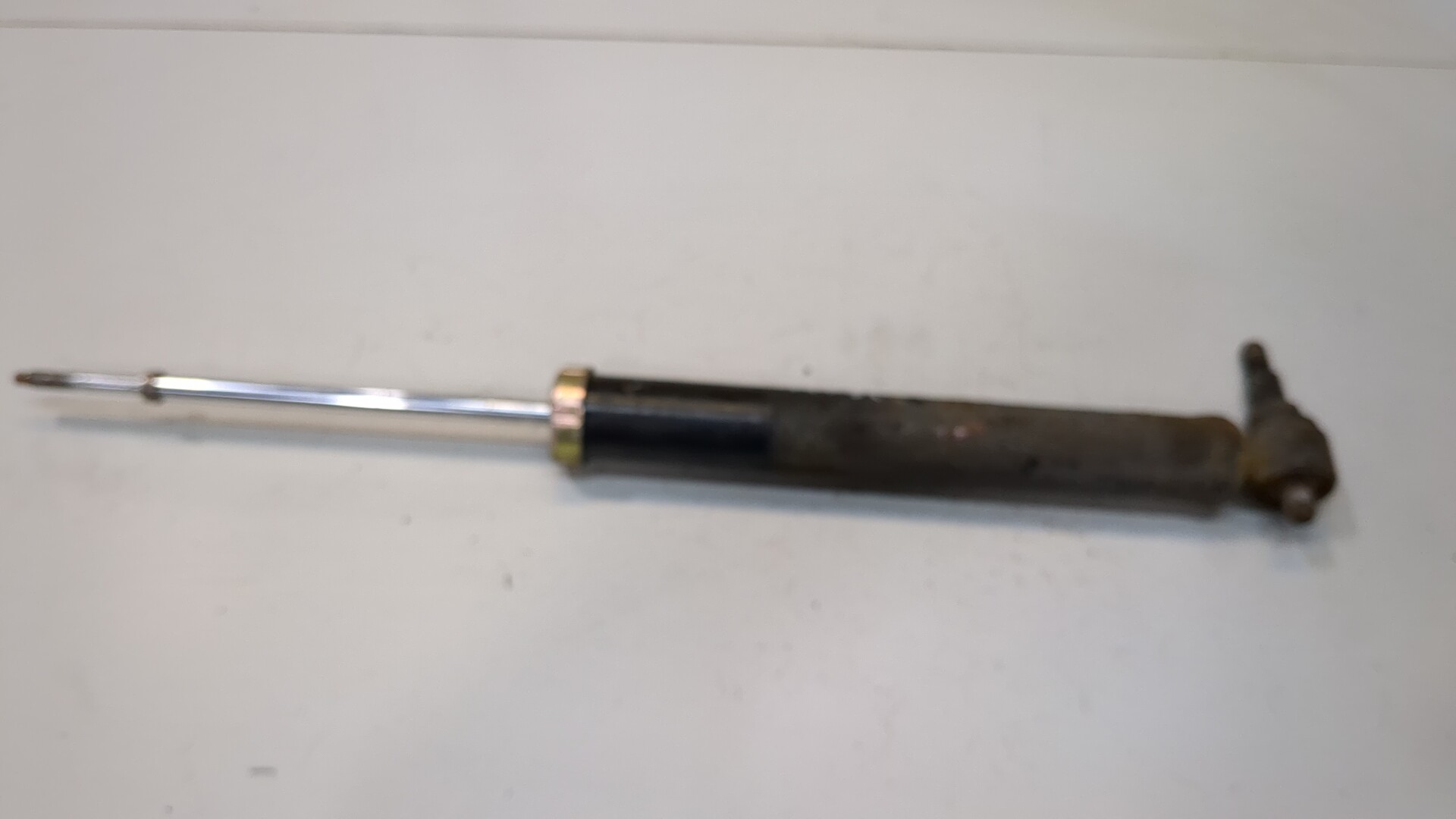 Амортизатор задний (стойка)