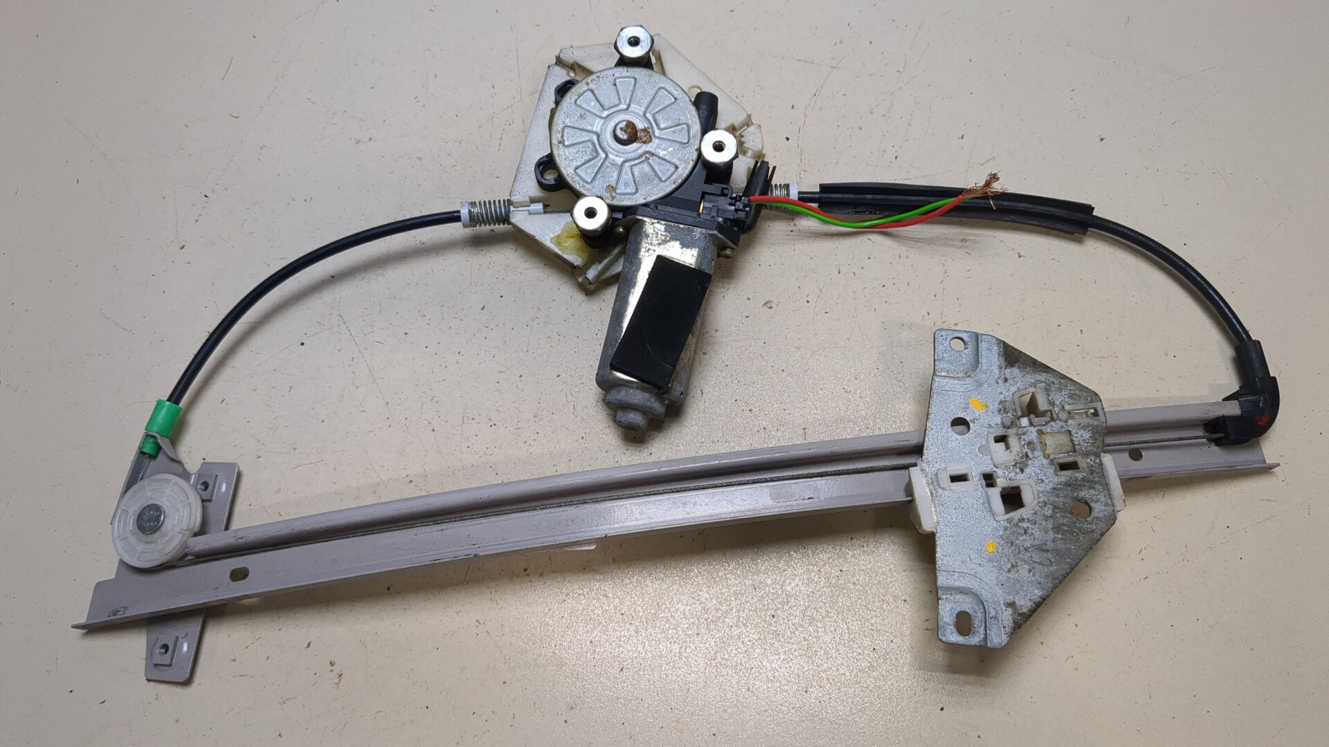 Стеклоподъемник электр. передний правый