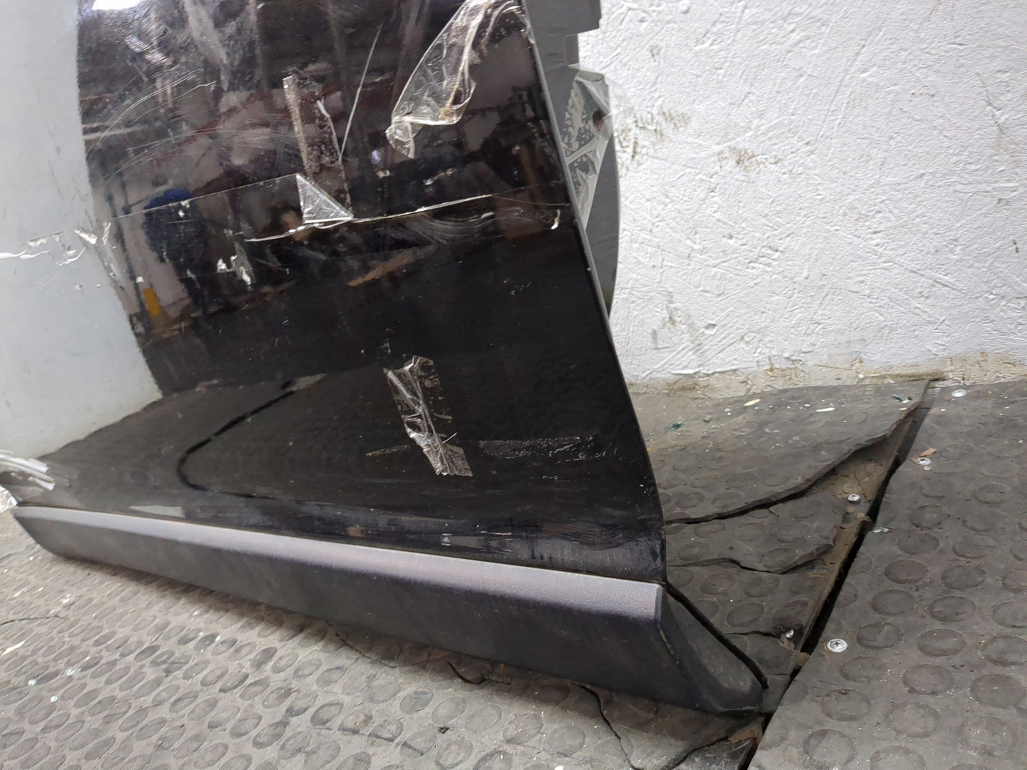 Дверь передняя левая