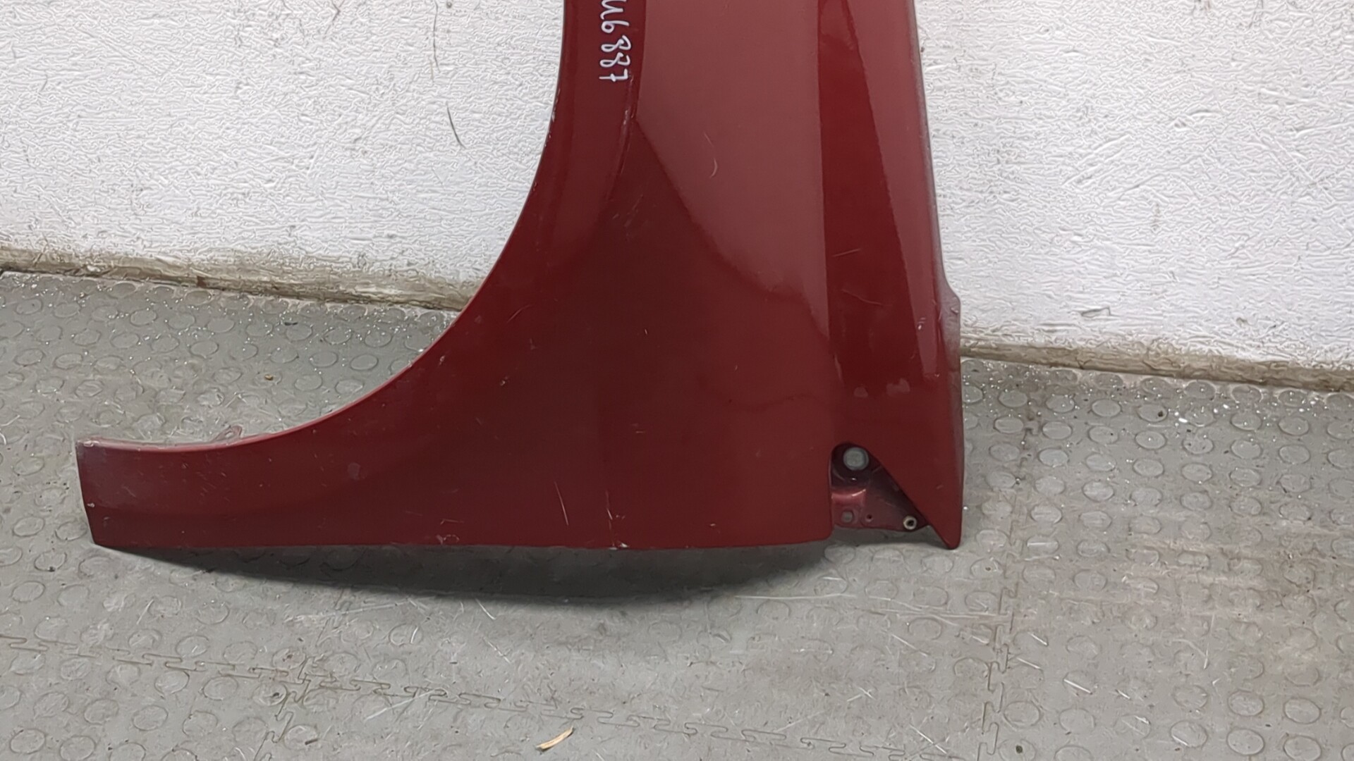 Крыло переднее левое