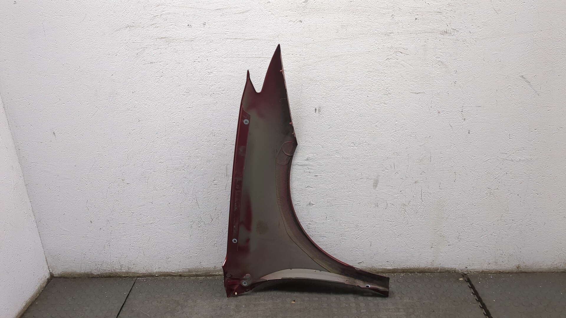 Крыло переднее левое