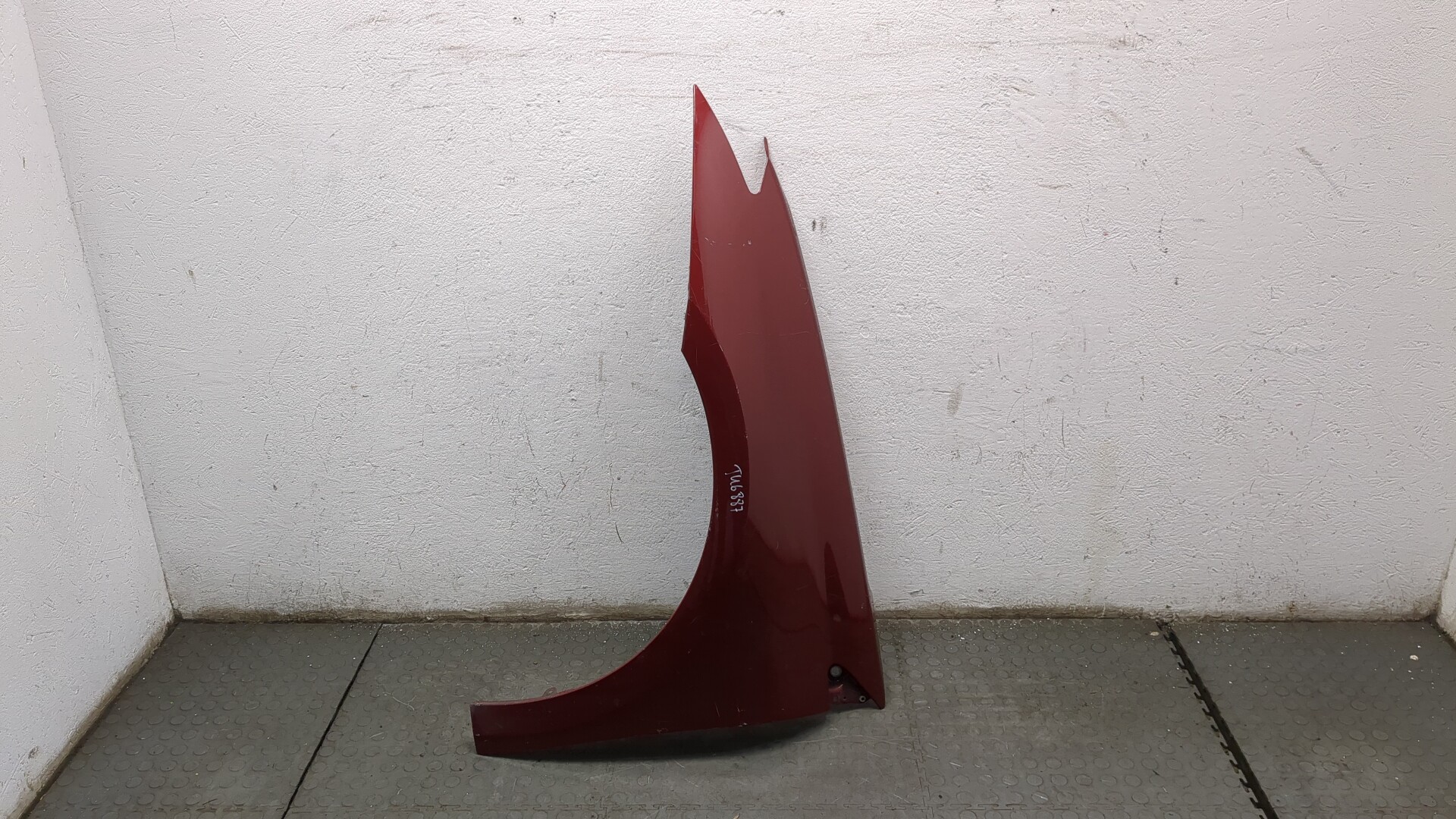 Крыло переднее левое