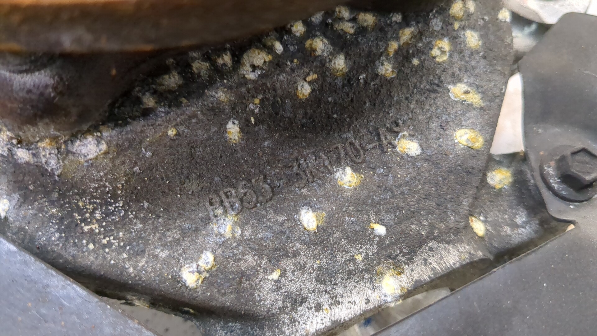 Кулак поворотный передний правый