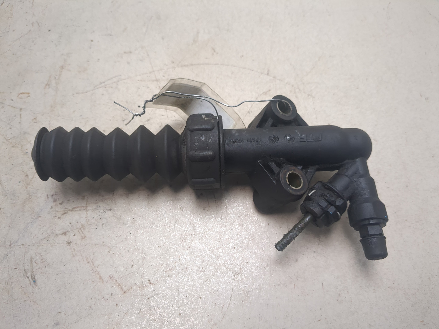 Цилиндр сцепления рабочий