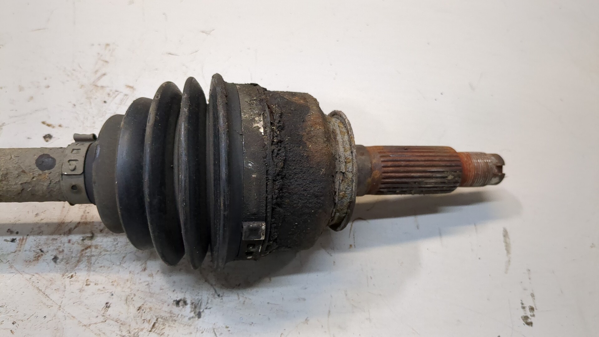 Полуось передняя левая