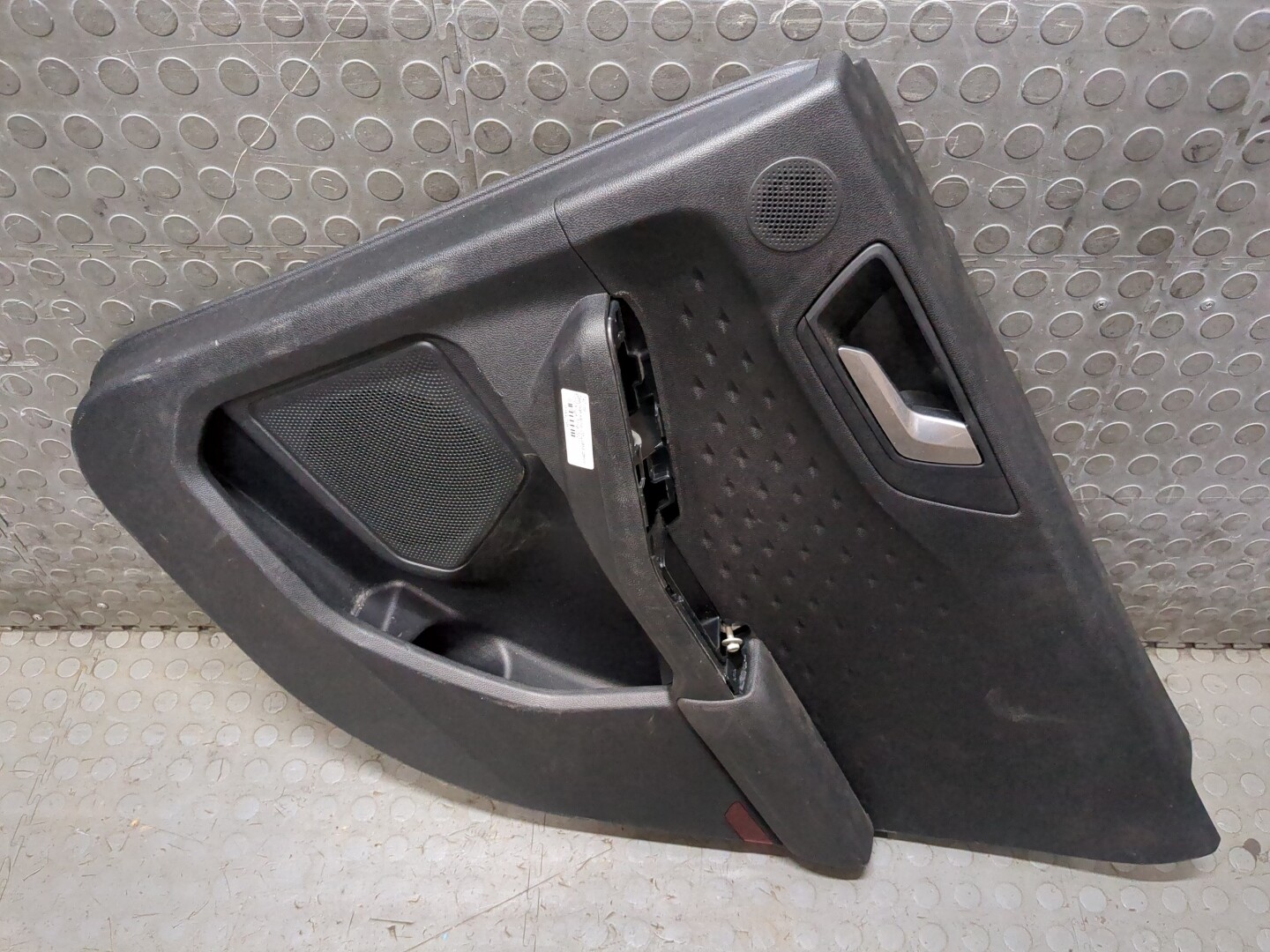 Обшивка двери задней правой