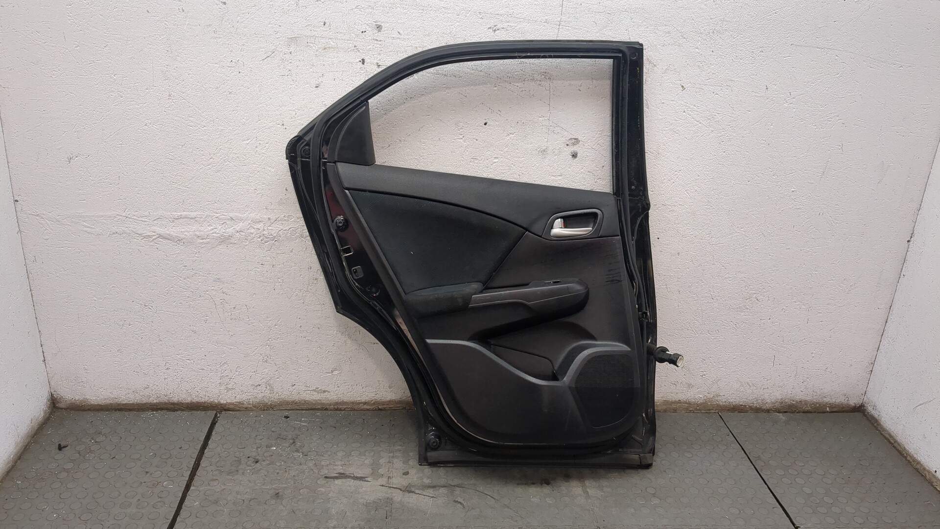 Дверь задняя левая