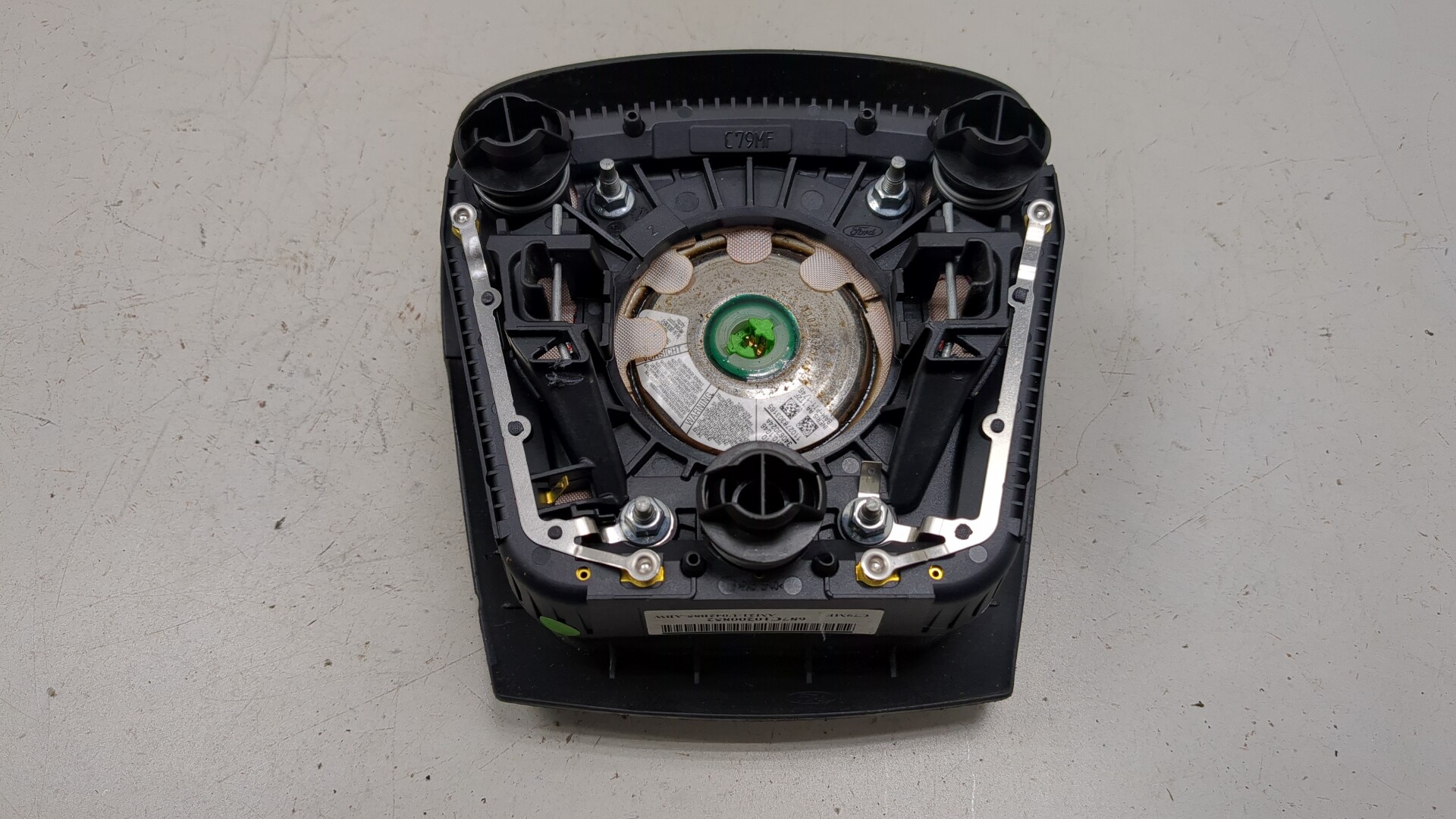 Подушка безопасности в рулевое колесо