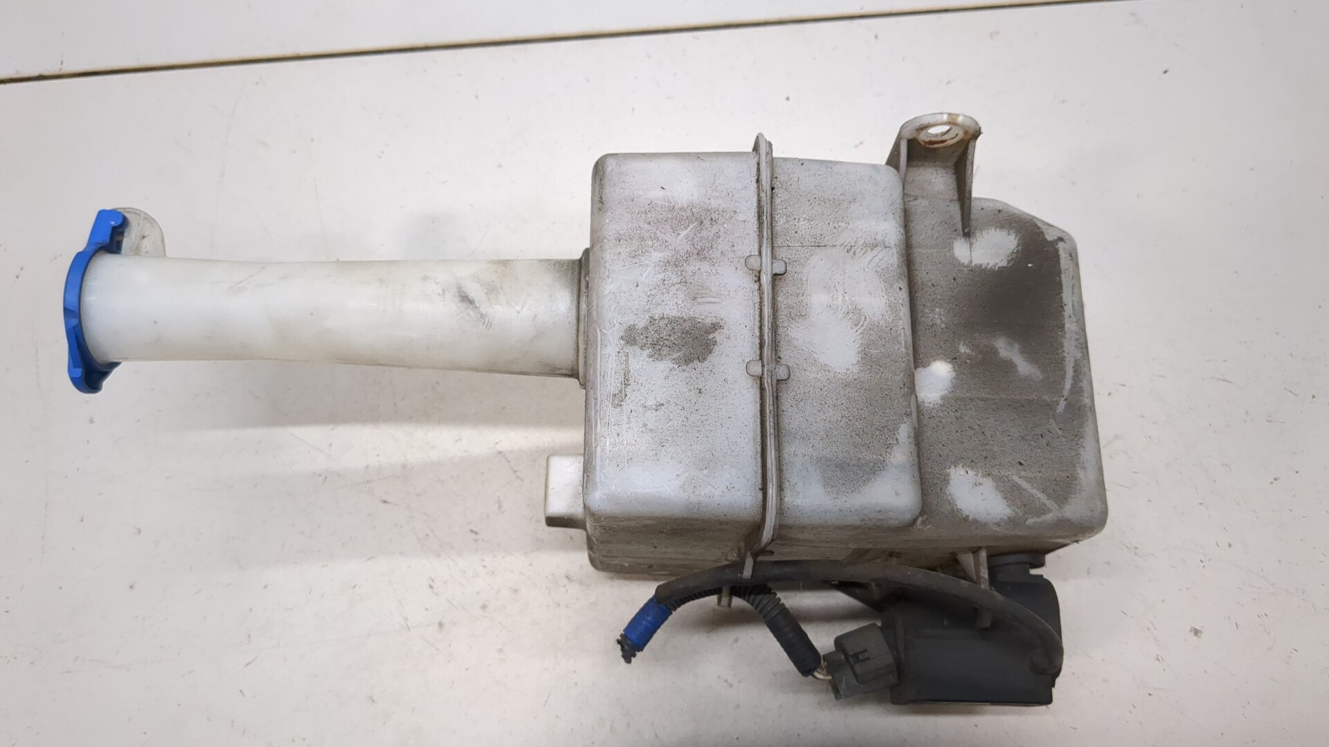 Бачок омывателя лобового стекла