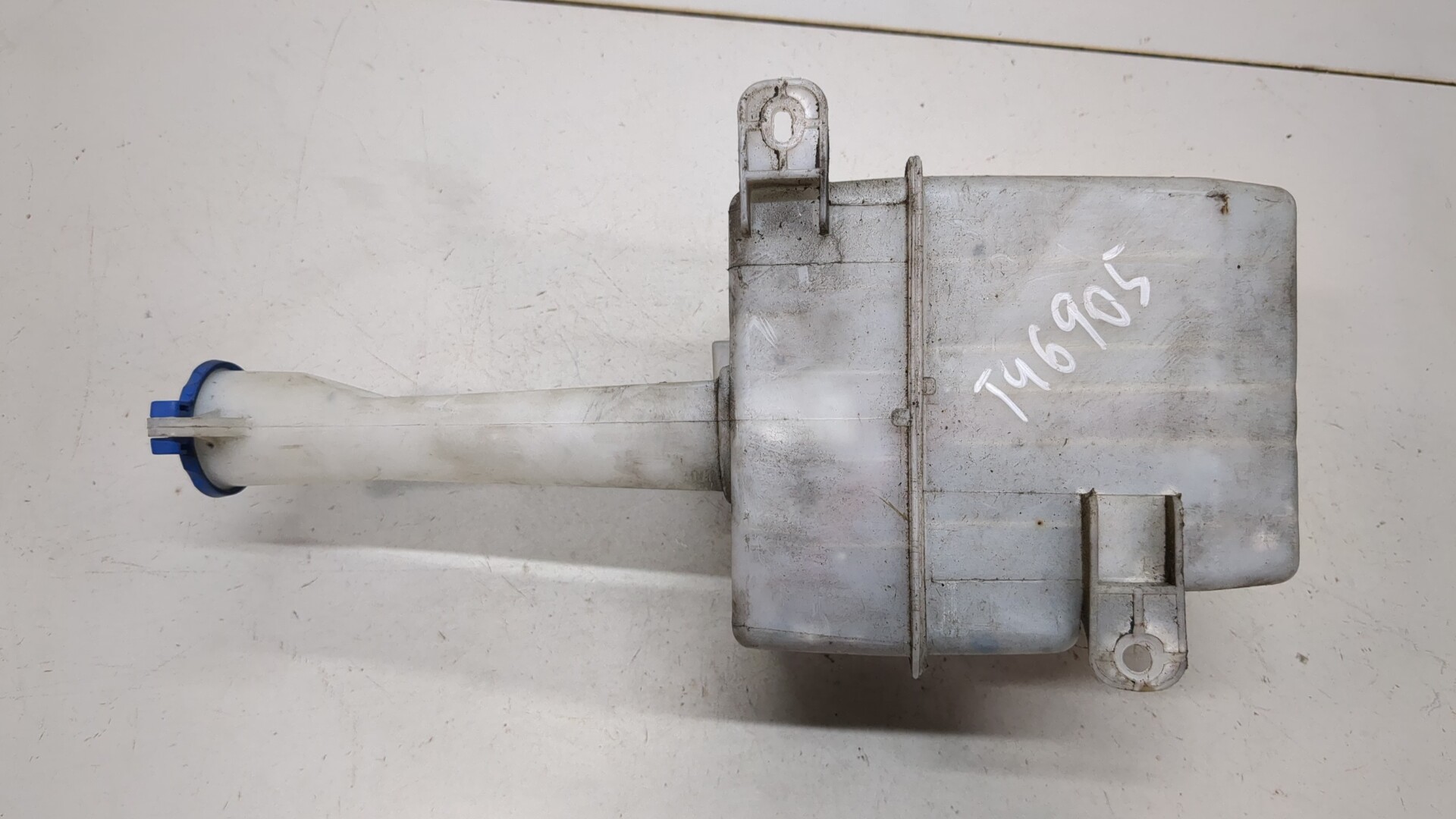 Бачок омывателя лобового стекла