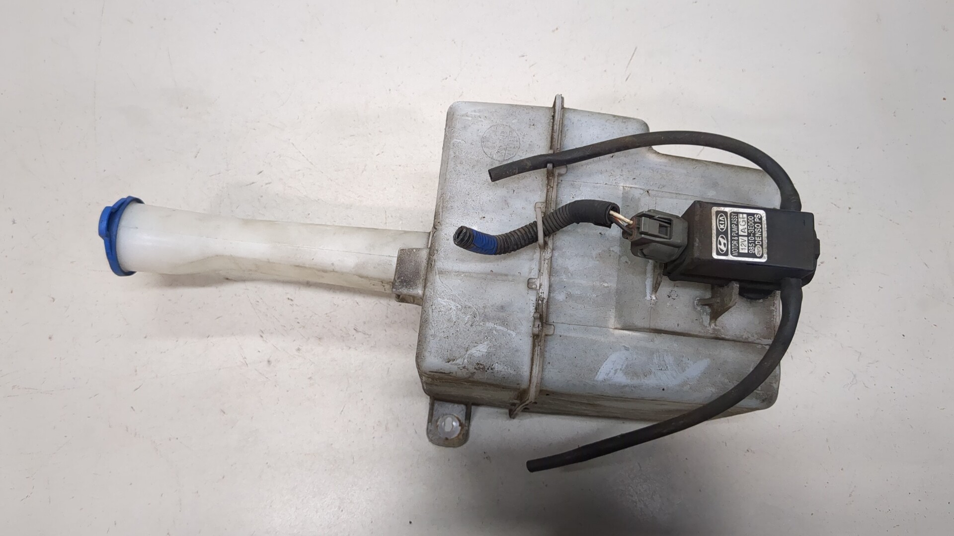 Бачок омывателя лобового стекла