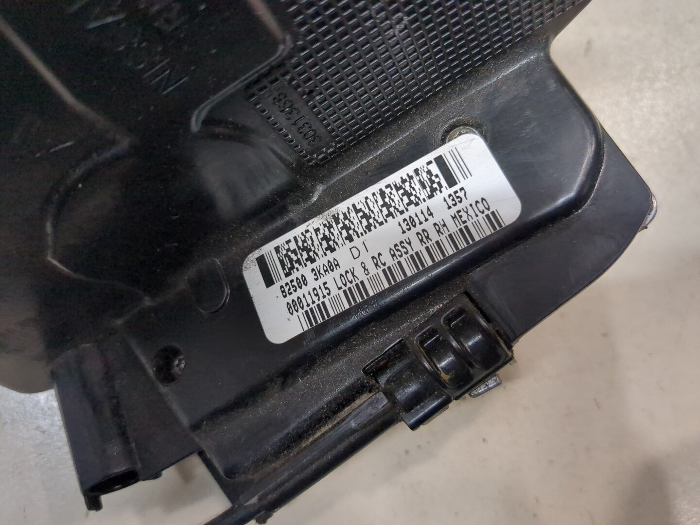 Замок двери задней правой