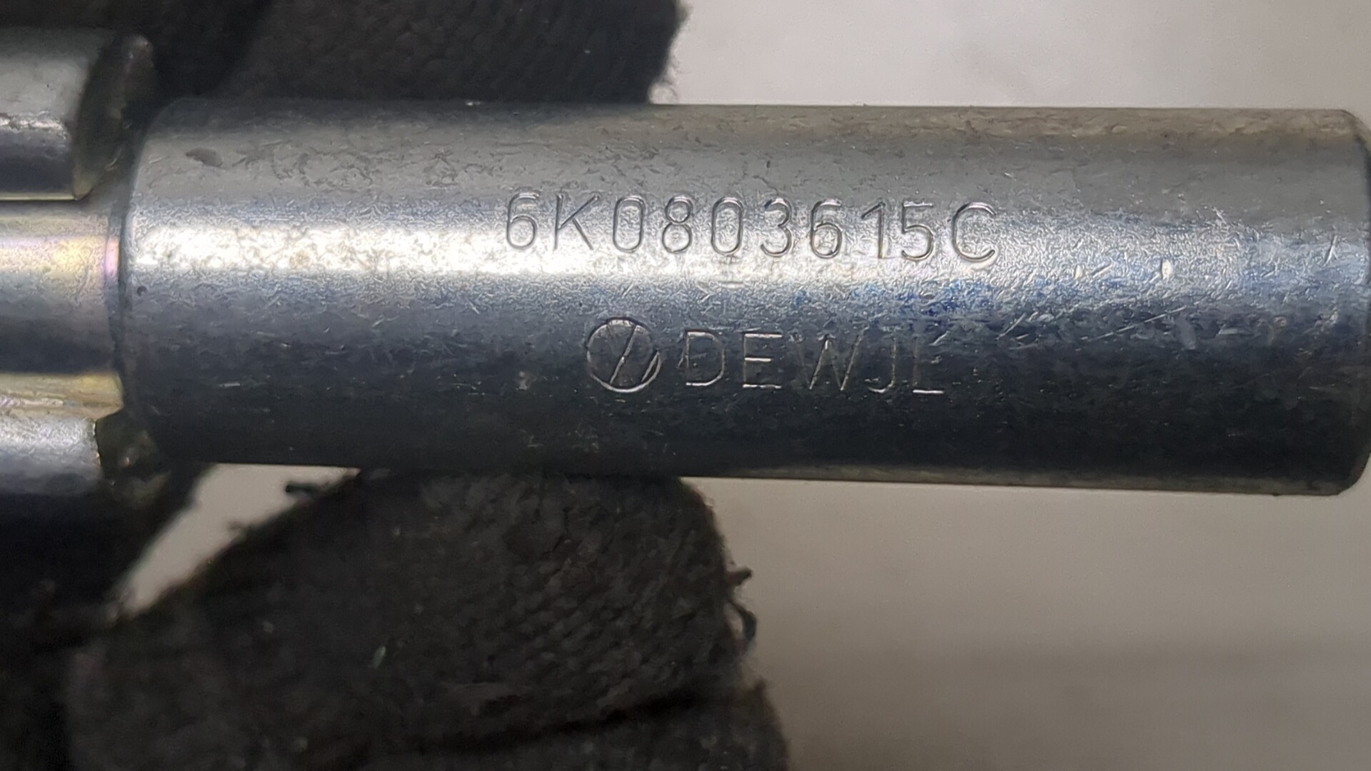 Крюк буксировочный