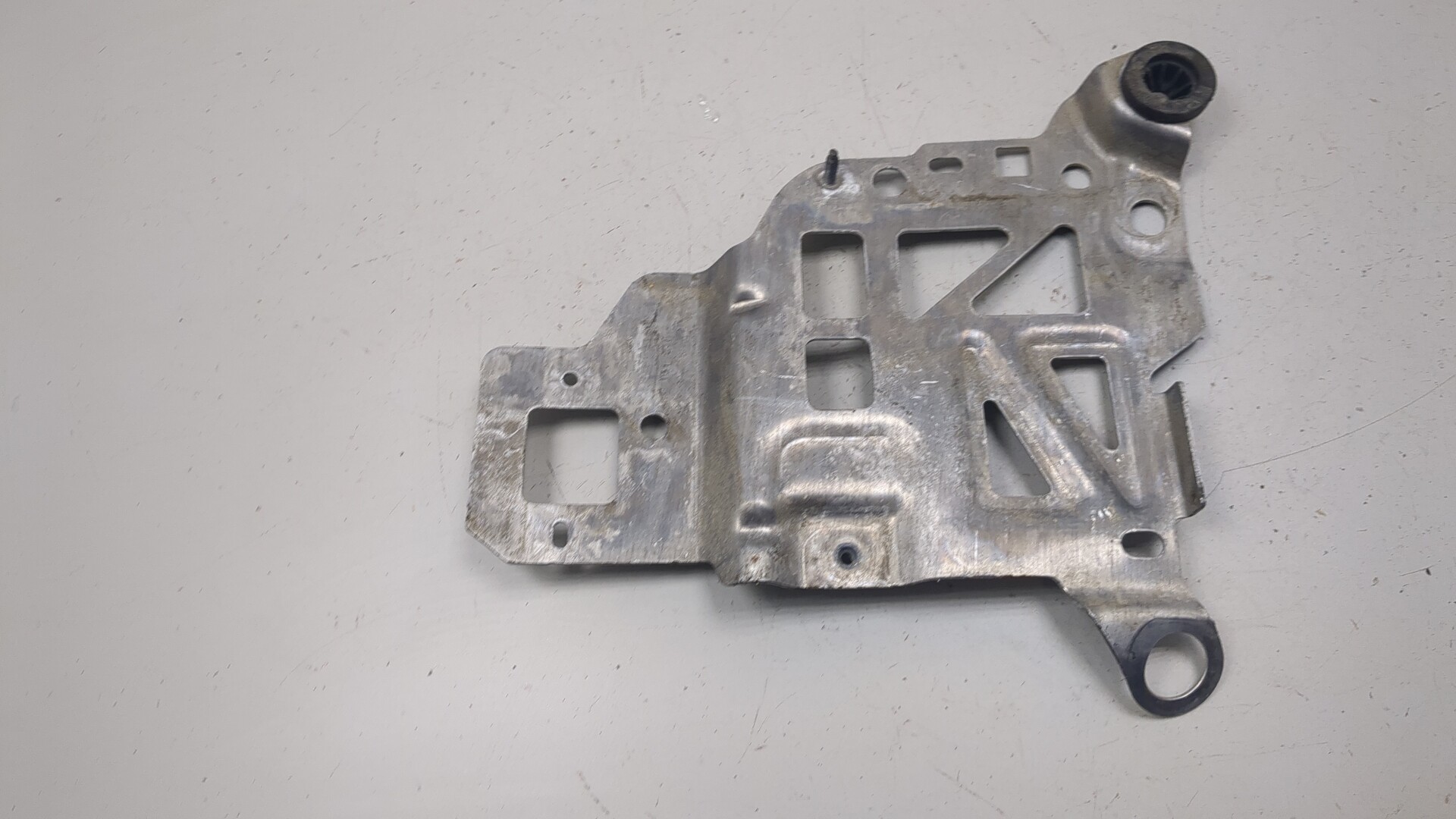 Площадка под аккумулятор (АКБ)