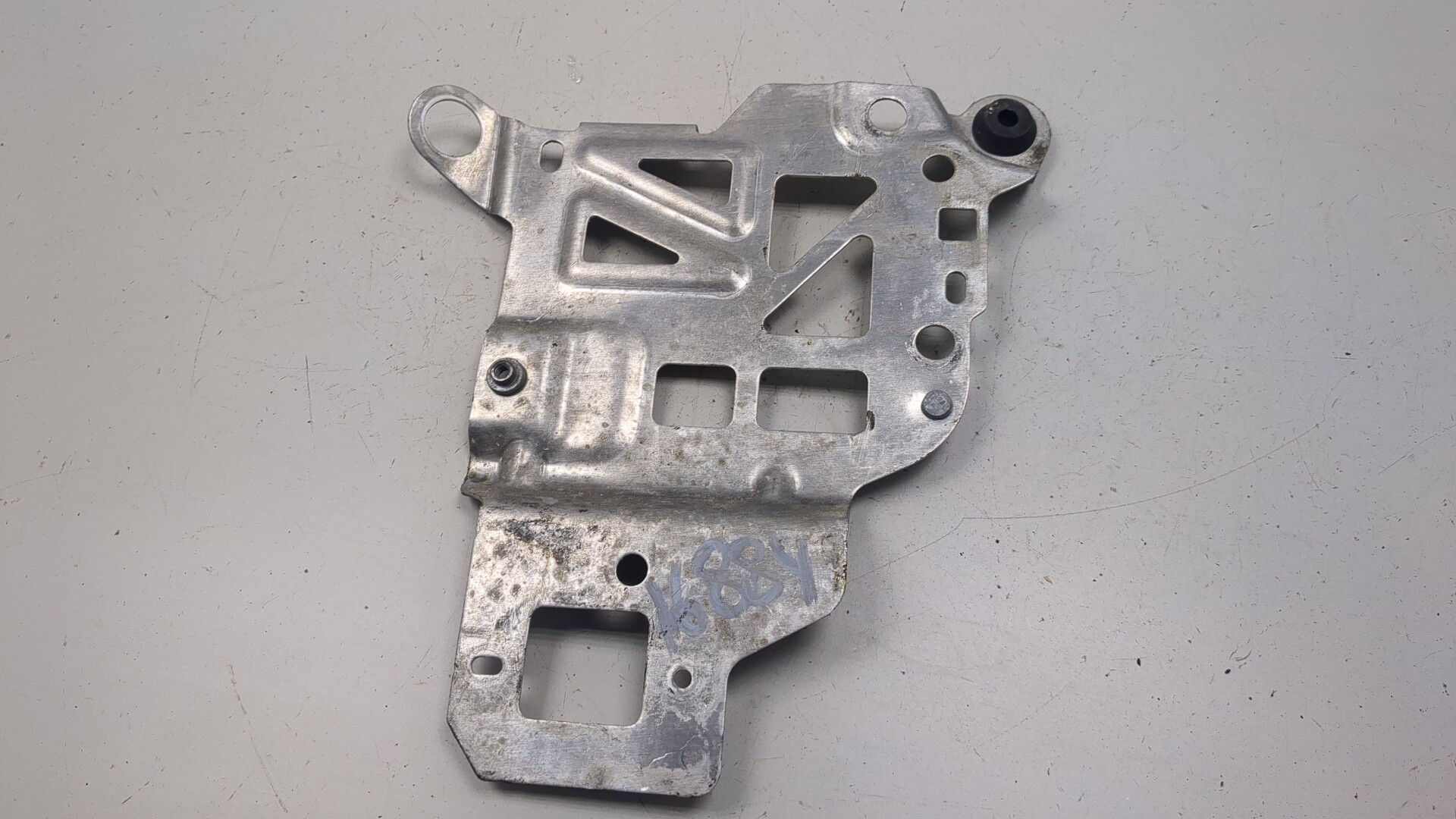 Площадка под аккумулятор (АКБ)