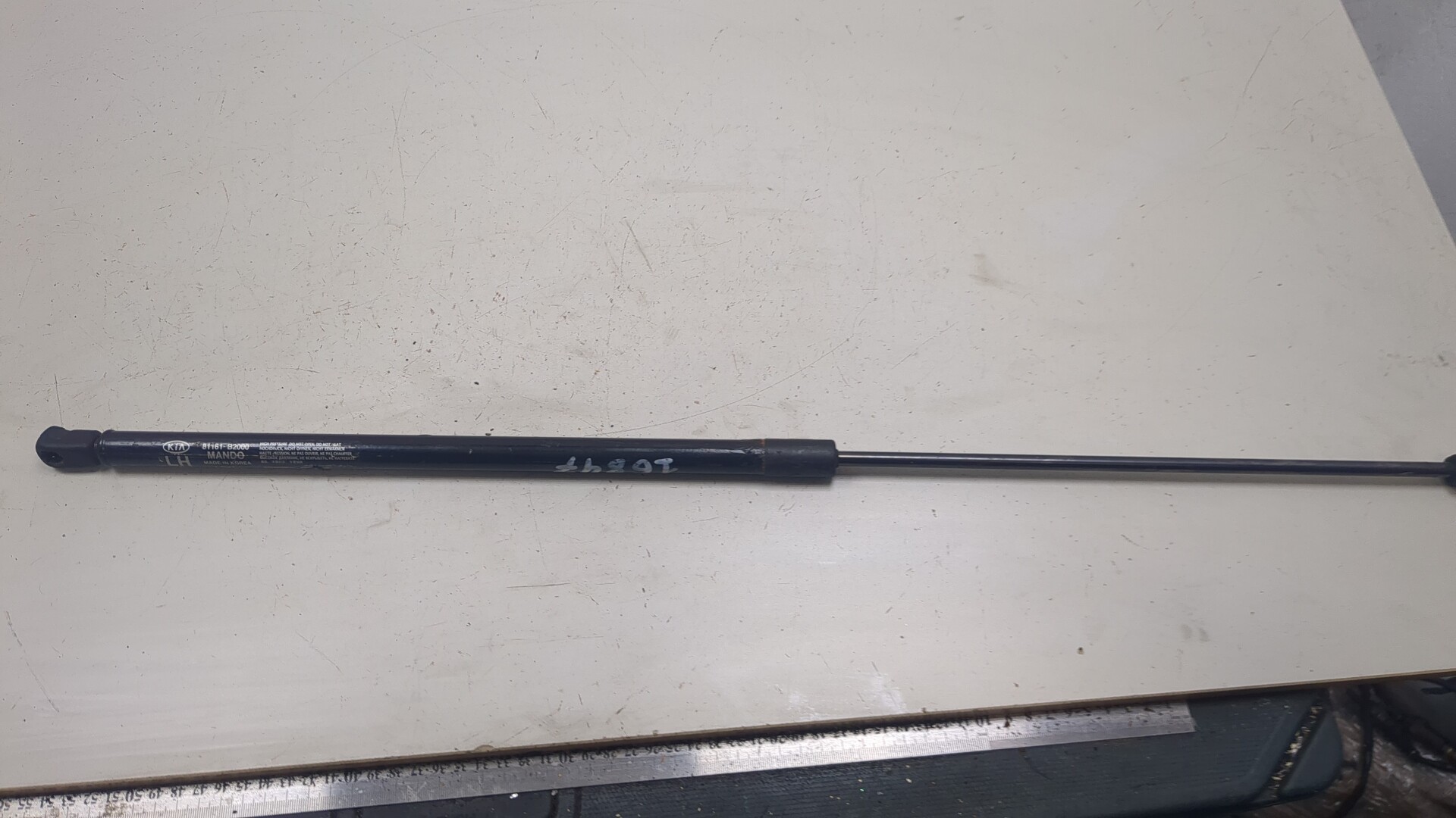 Амортизатор капота