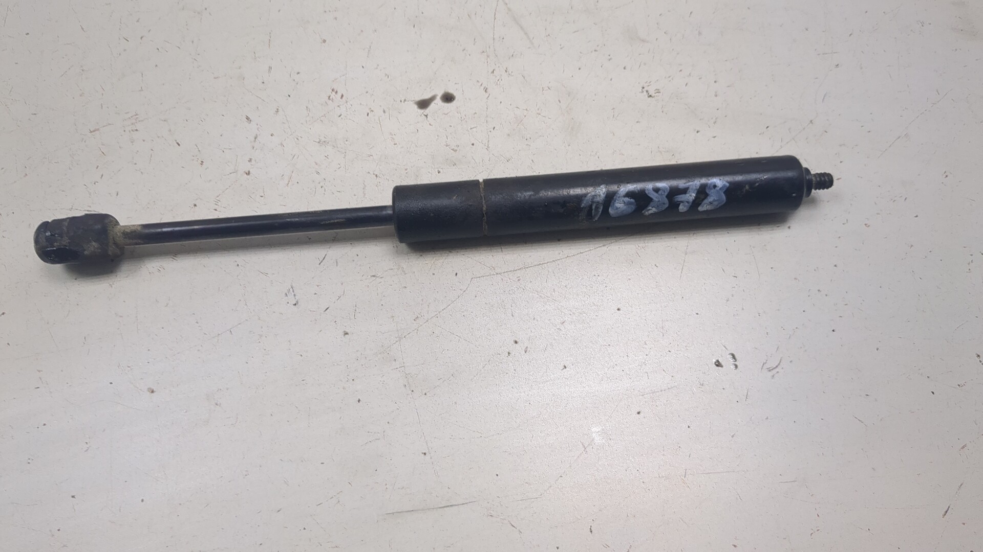 Амортизатор крышки багажника