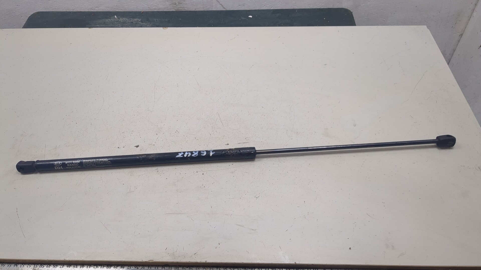 Амортизатор капота