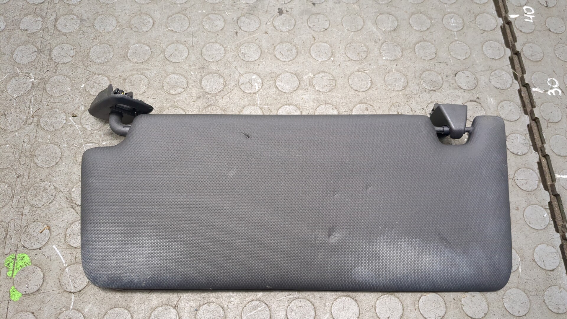 Козырек солнцезащитный