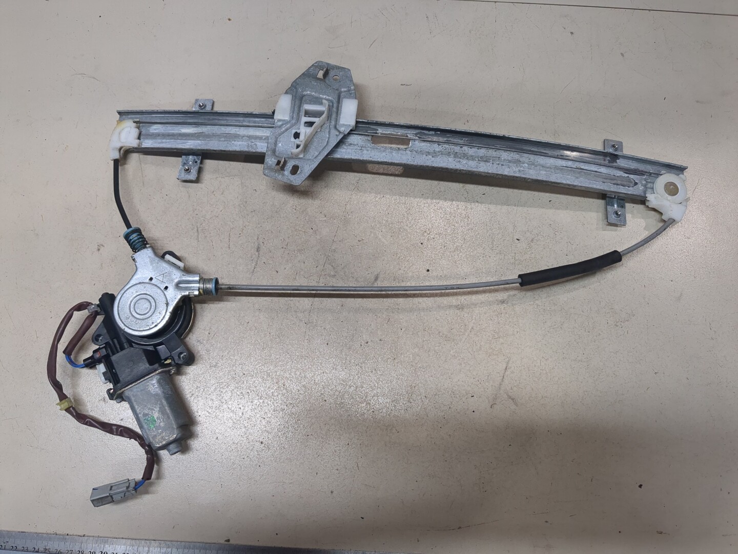 Стеклоподъемник электр. передний правый