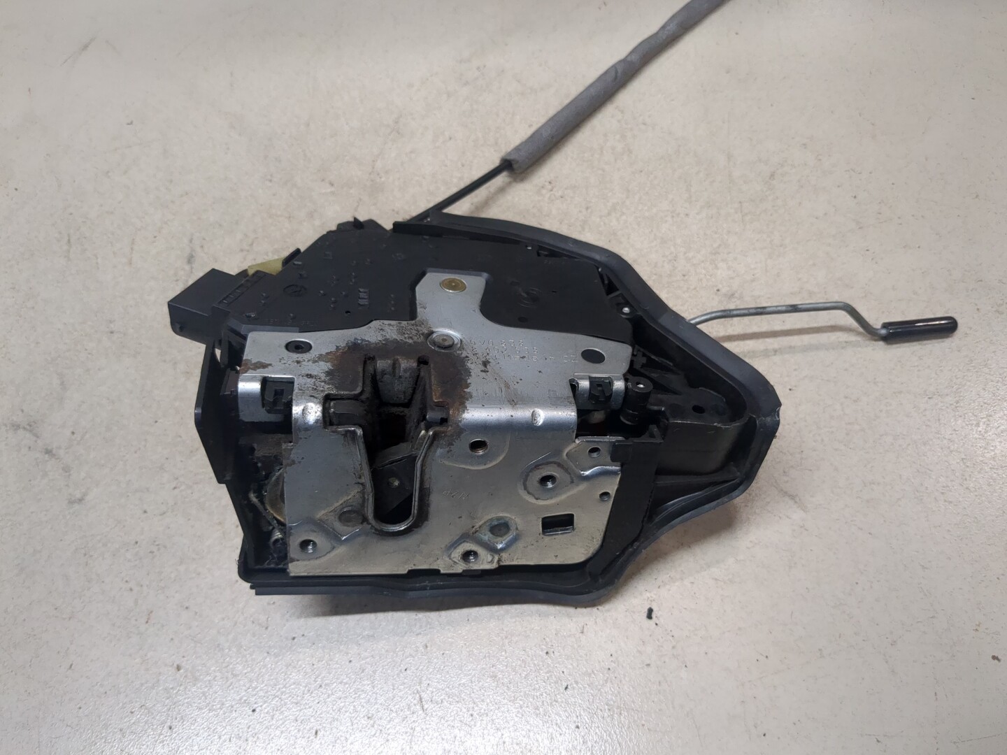 Замок двери передней правой