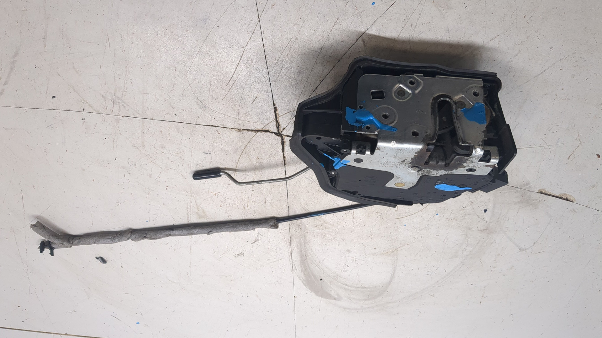 Замок двери передней правой