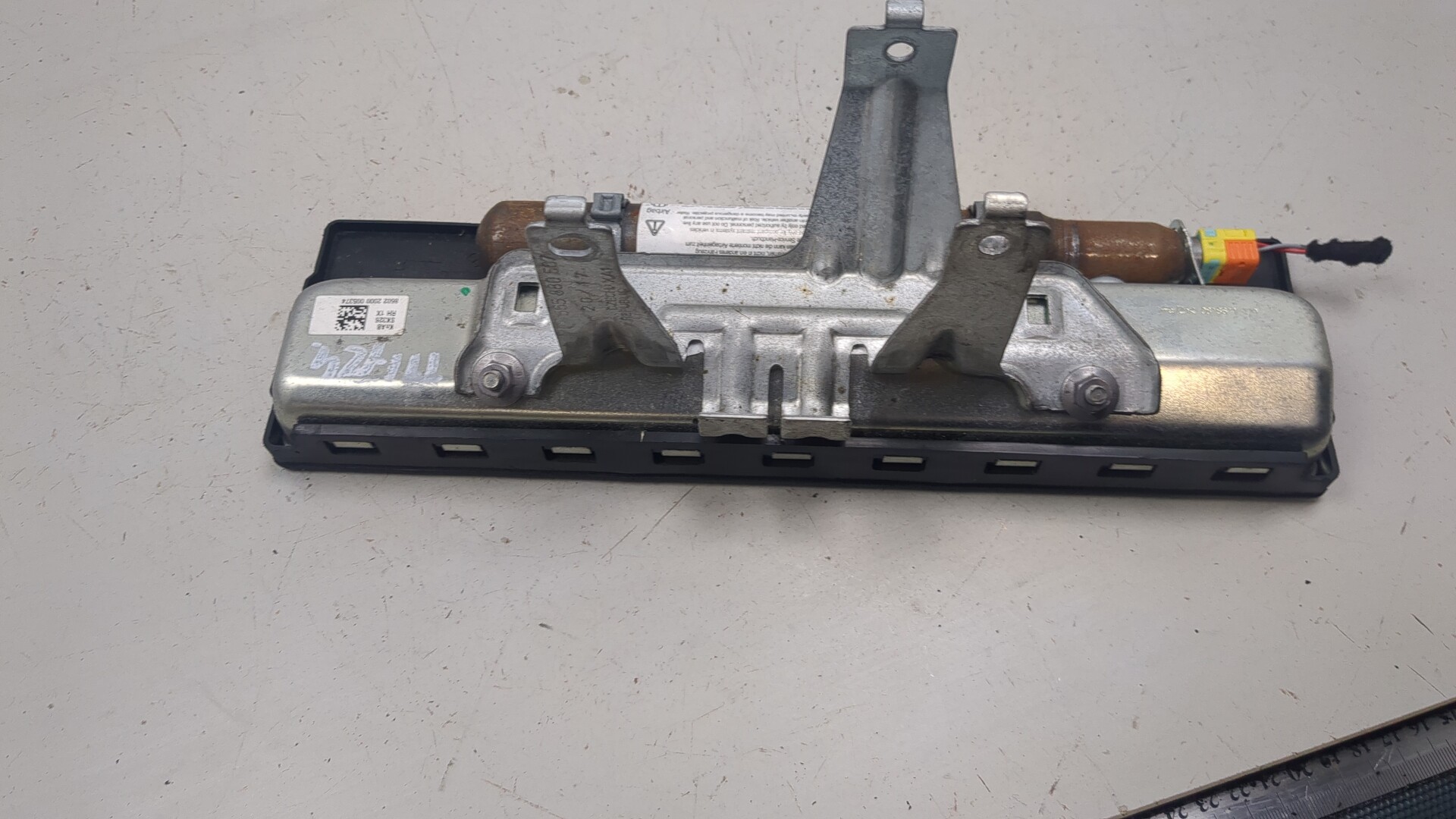 Подушка безопасности нижняя (для колен)