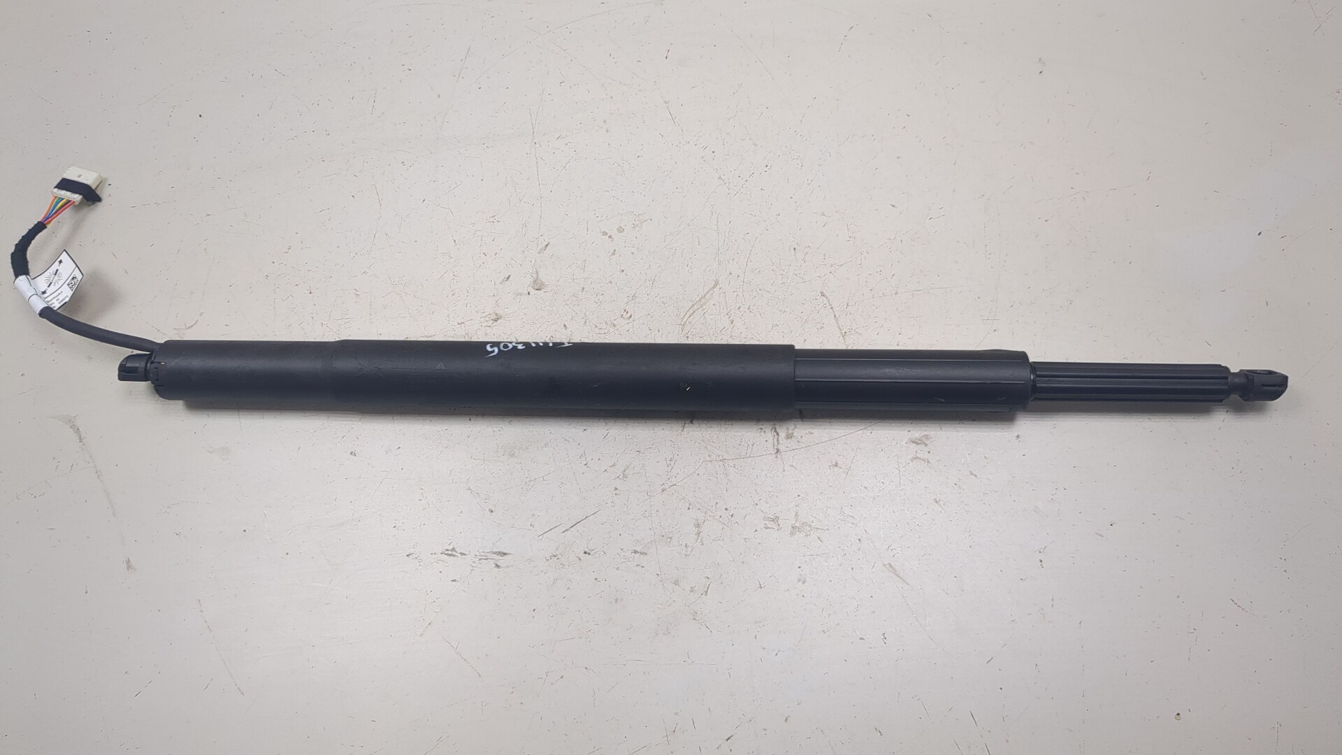 Амортизатор крышки багажника