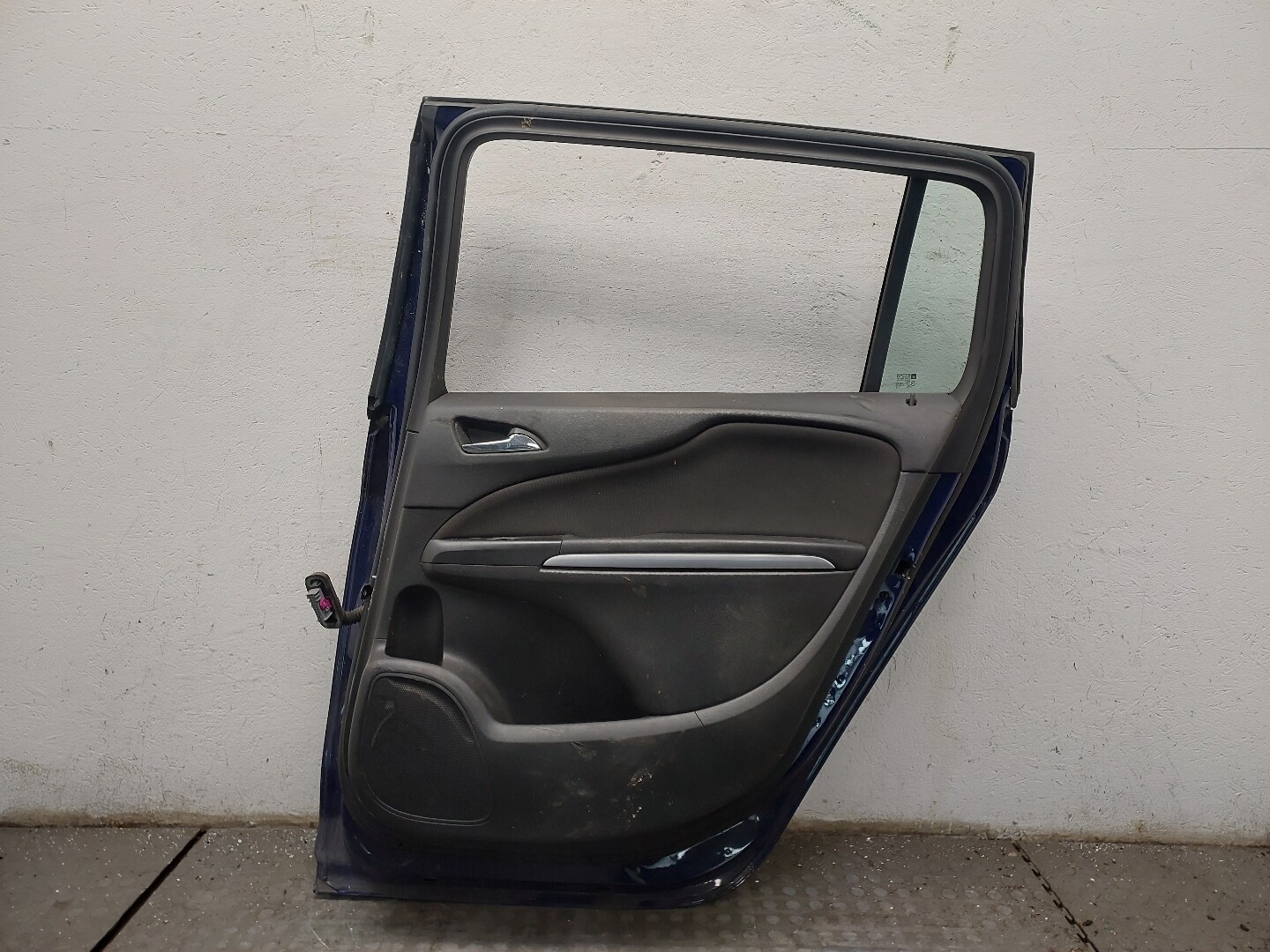 Дверь задняя правая