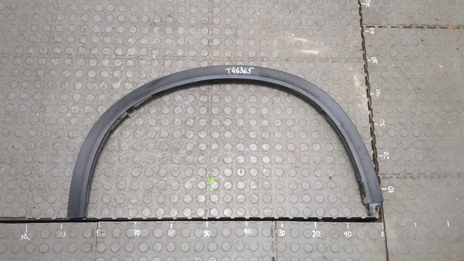 Накладка переднего крыла левого