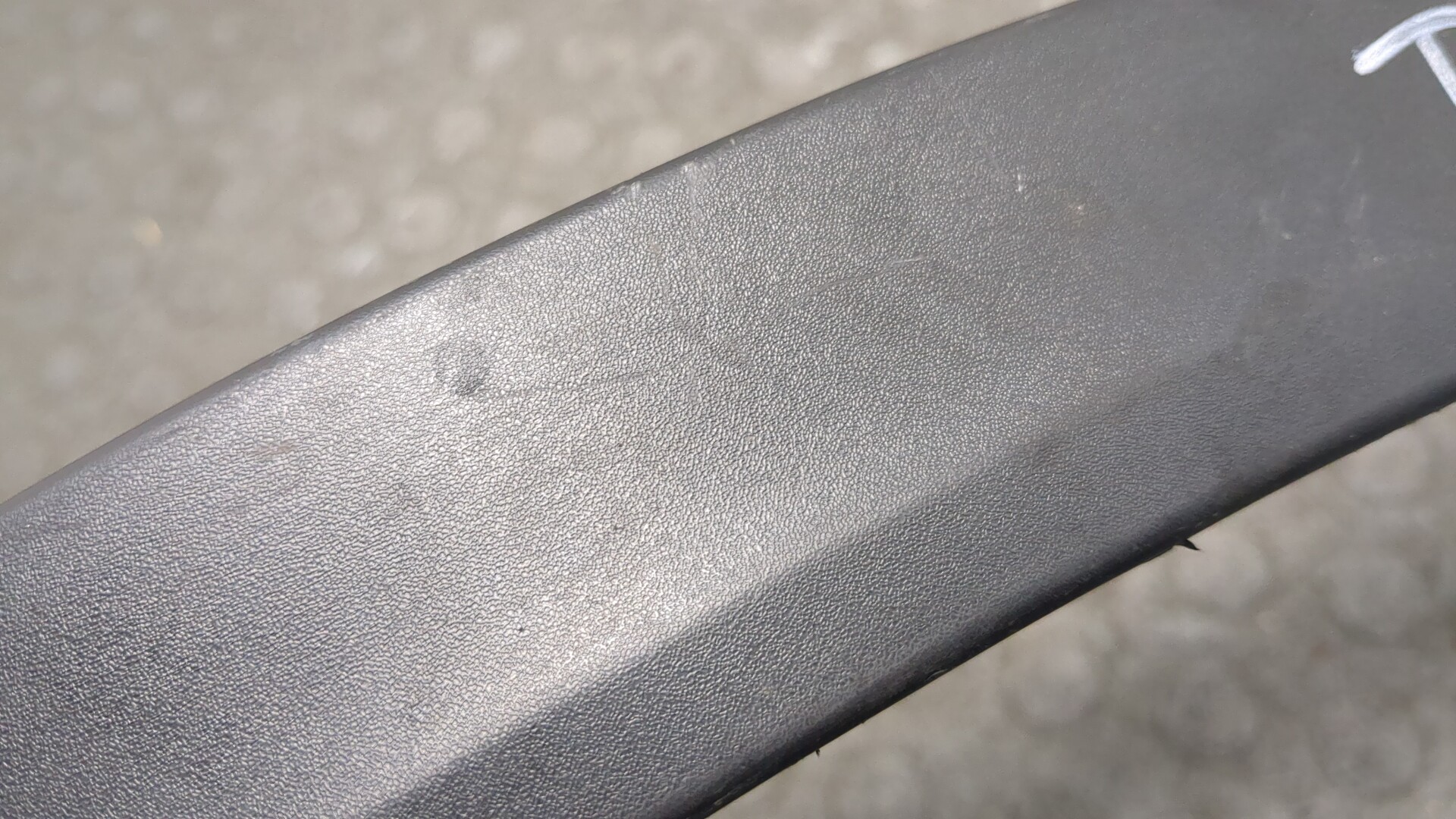 Накладка переднего крыла левого