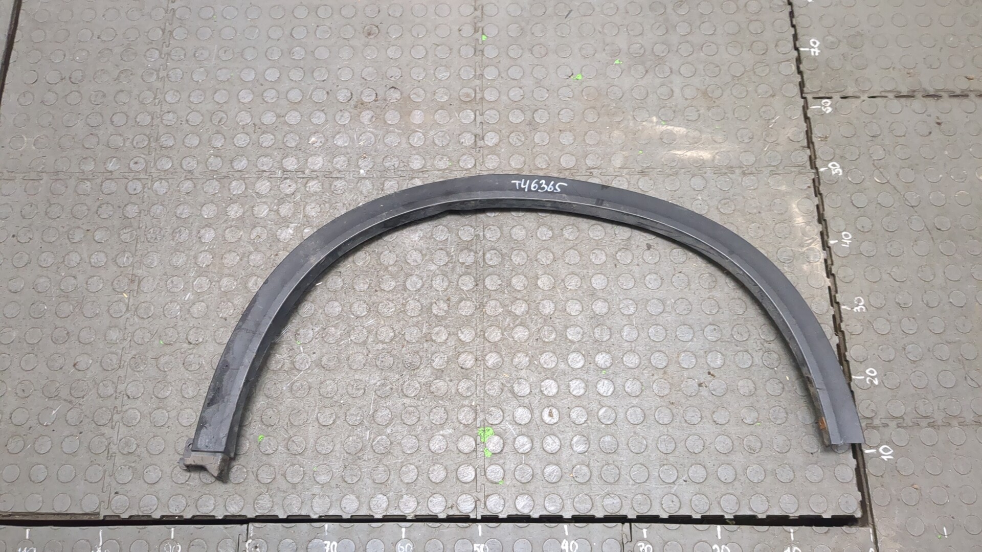 Накладка заднего крыла левого