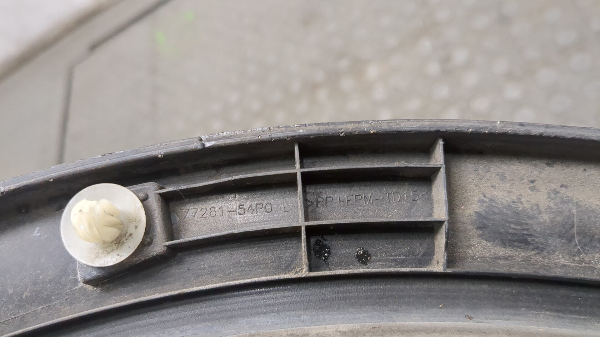 Накладка заднего крыла левого