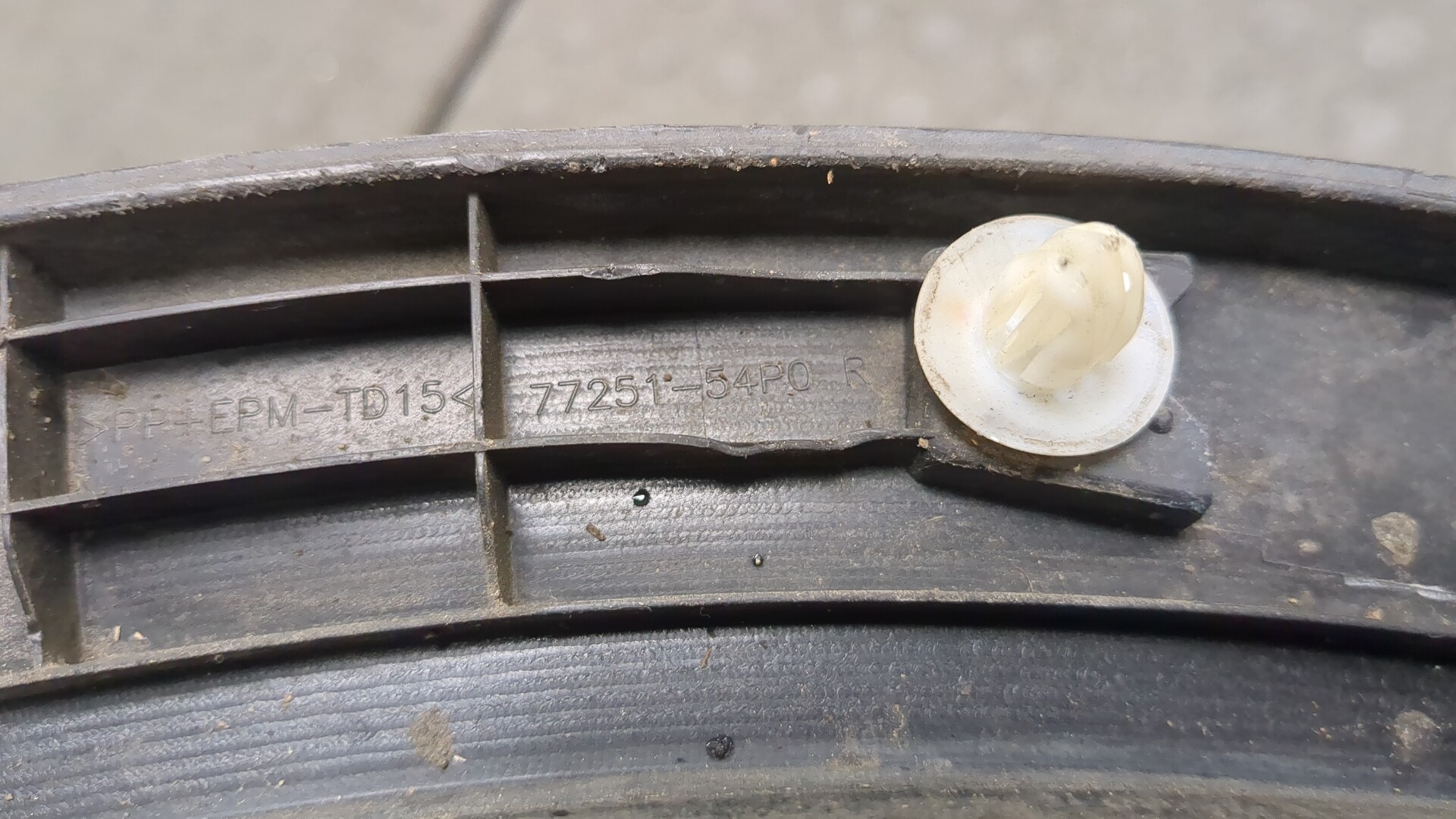 Молдинг заднего крыла правого